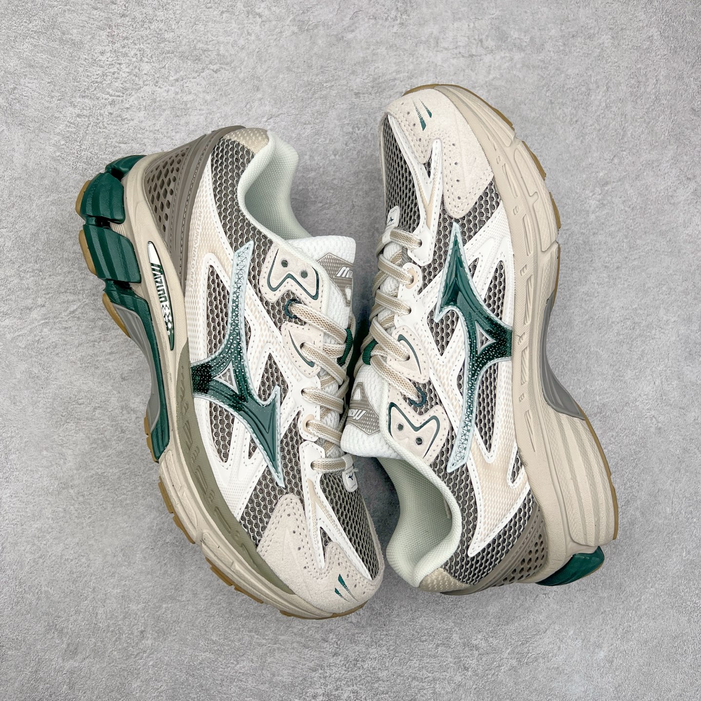 图片[3]-Mizuno Speed 2K 美津浓复古厚底织物合成革防滑耐磨透气低帮休闲跑步鞋 美津浓（Mizuno）是日本美津浓株式会社于1906年创立的运动品牌，经过一个多世纪的不断努力现已成为世界著名的运动器具、服装和鞋类生产商。美津浓力求服务于各类运动项目，并竭力使运动生活更加愉快和振奋。产品种类齐全，覆盖几乎全部主要运动项目，达到30万多个品类。尺码：36 36.5 37.5 38 38.5 39 40 40.5 41 42 42.5 43 44 44.5 45-选品中心