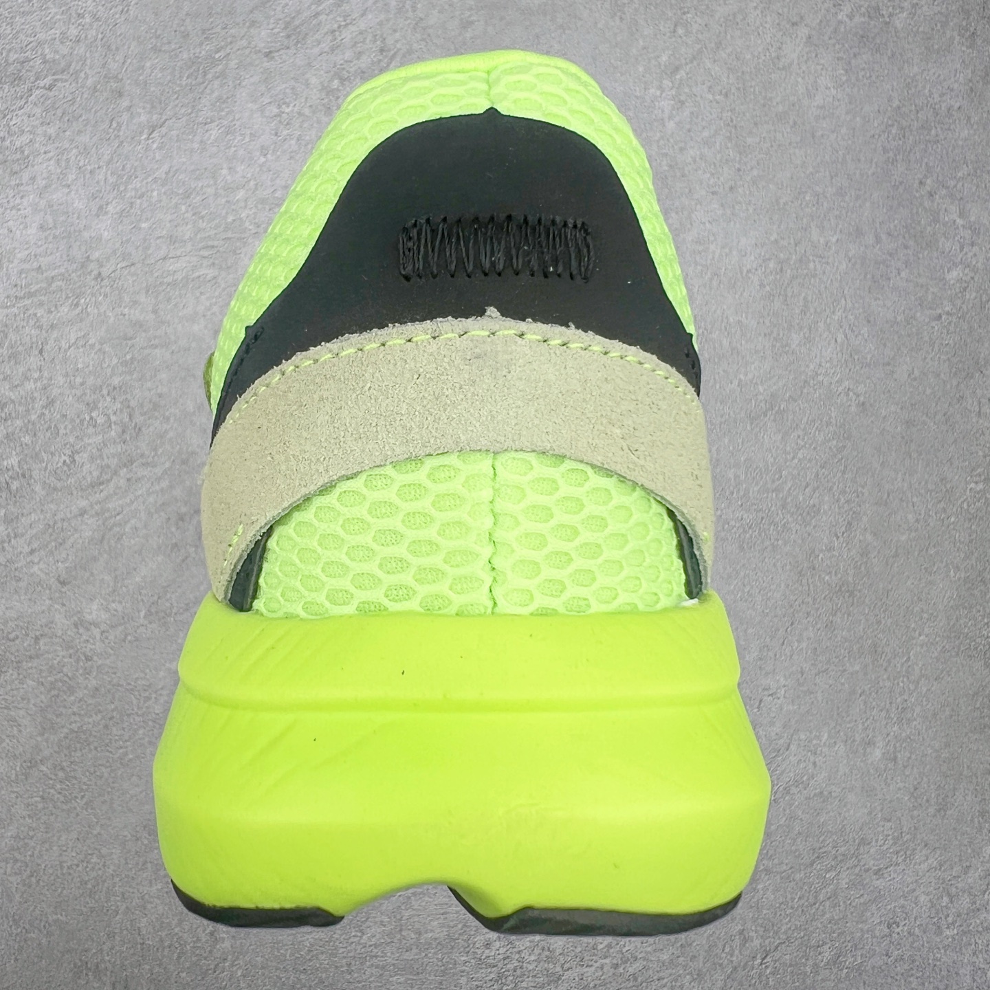 图片[8]-AD LIGHTBLAZE 流光舒适防滑耐磨低帮跑步鞋 JP7308 前卫的专业跑鞋风格造型，LIGHTBLAZE延续了竞速美学的流线轮廓，保留住了与 AdizeroAdios Pro Evo 1相类似厚底理念和「宽三道杠」的视觉元素。尺码：36 36.5 37.5 38 38.5 39 40 40.5 41 42 42.5 43 44 44.5 45-选品中心