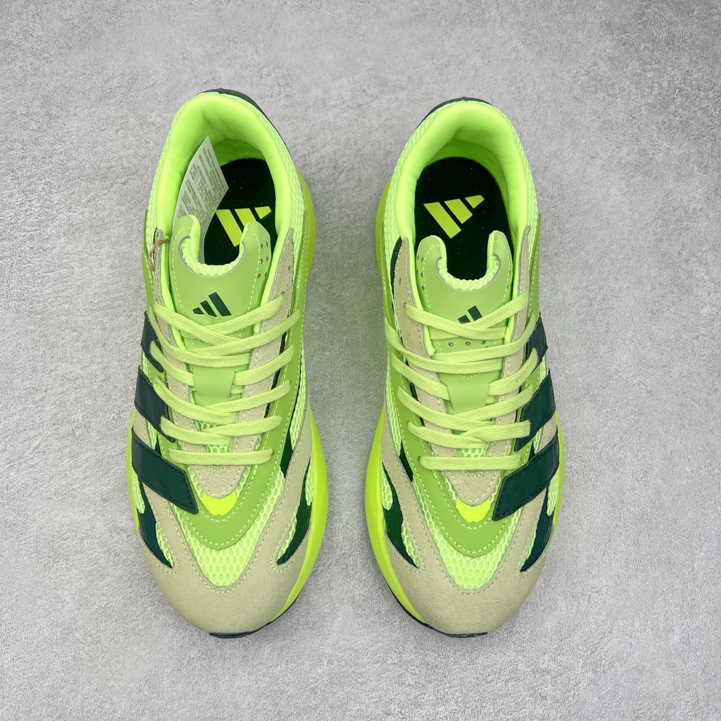 图片[2]-AD LIGHTBLAZE 流光舒适防滑耐磨低帮跑步鞋 JP7308 前卫的专业跑鞋风格造型，LIGHTBLAZE延续了竞速美学的流线轮廓，保留住了与 AdizeroAdios Pro Evo 1相类似厚底理念和「宽三道杠」的视觉元素。尺码：36 36.5 37.5 38 38.5 39 40 40.5 41 42 42.5 43 44 44.5 45-选品中心