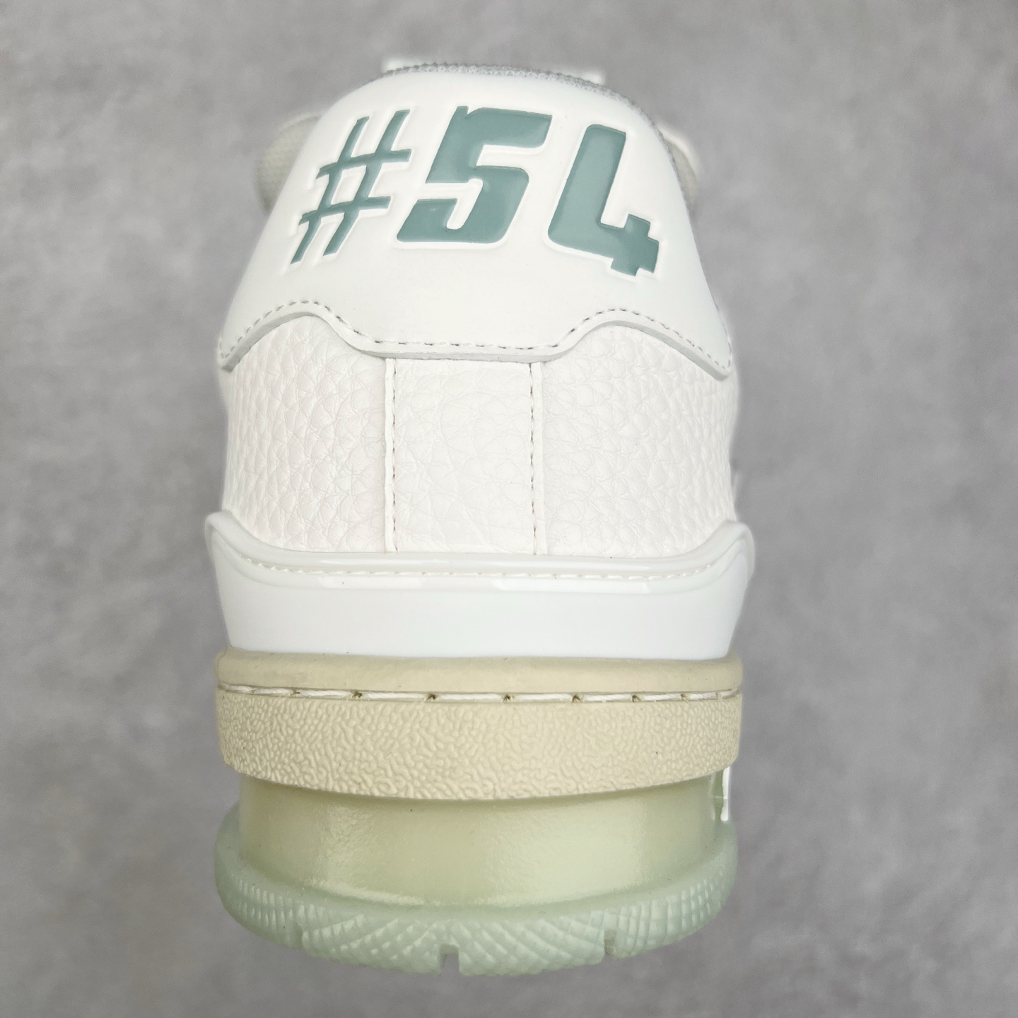 图片[8]-Louis Vuitton Trainer lv时装走秀运动鞋板鞋 老外外贸私人订单 口碑实力大厂出品 头层性价比版本 全套原纸板楦头开发 原汁原味 完美呈现版型 原数据独家私模大底 超高清洁度 极限压缩成本 超级跑量款式 全套原楦原纸版原鞋开模 独家磨具开发男女鞋 全网最具灵魂的版型 正确原装黄色鞋盒 正确中底印花 鞋面印花3D高频深度立体 全鞋电脑针车 紧密相连 针距密度一致 环保乳胶注塑鞋垫 厚度脚感还原原版 皮面裁剪部位 统一油边封口工艺 原装橡胶大底含胶量大底组合零偏差 专柜全套包装 防尘袋 说明书 质保卡 尺码：36 37 38 39 40 41 42 43 44 45-选品中心