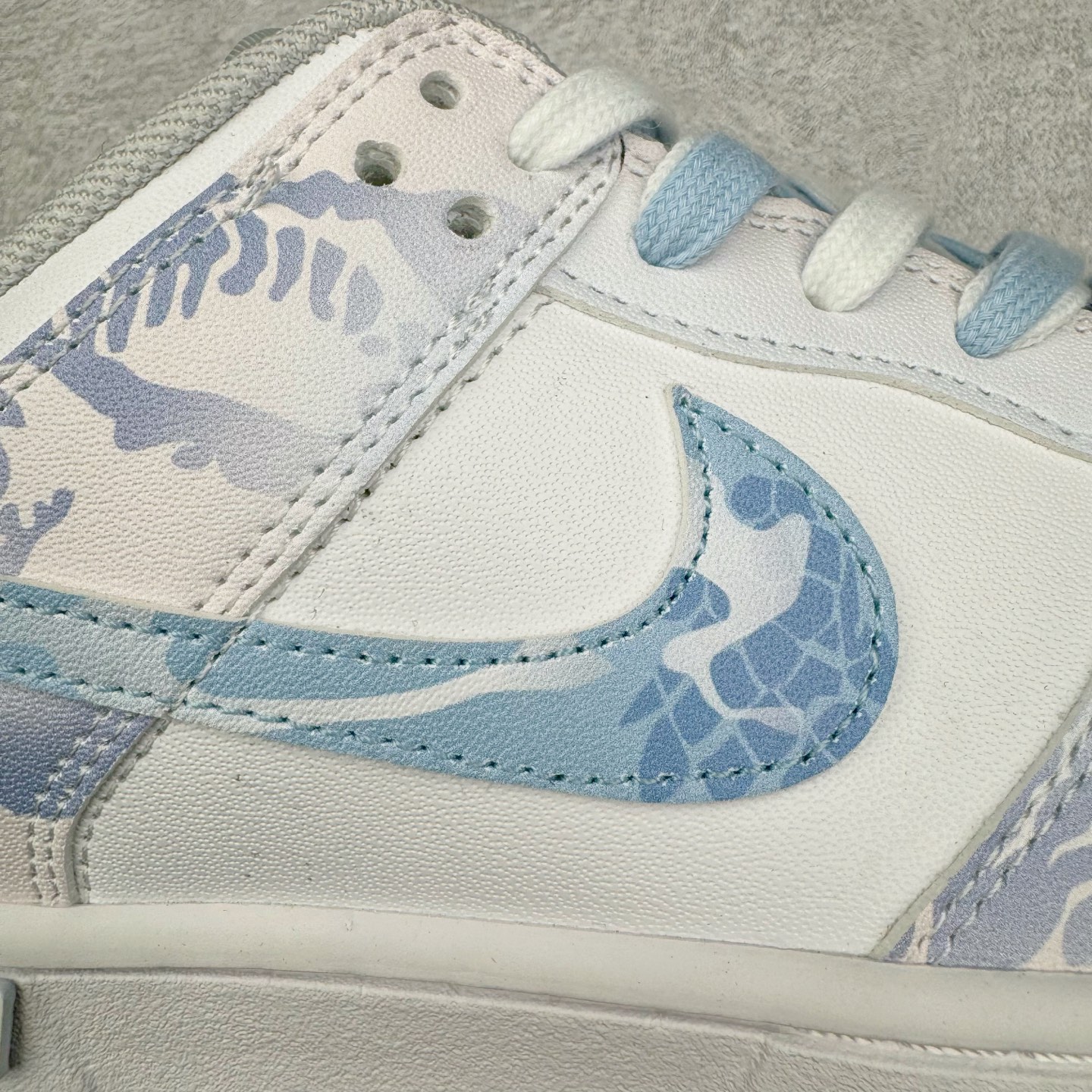 图片[17]-＃原盒版 NK Dunk Low 蛇年限定 灵蛇之珠 DD1391-103 全新支线性价比拉满 迎合行情定价 正确头层皮料 细节均购入原鞋校对开发 全套原纸板楦头加持 细节品控鞋型稳定 独家私模官方最新原厂磨具打造大底 鞋头坡度极致还原 原盒原配 玻璃冲刀 超高清洁度 全鞋零毛边皮料切割 正确中底布背胶中底布拉帮走线 尺码：36 36.5 37.5 38 38.5 39 40 40.5 41 42 42.5 43 44 44.5 45 46-选品中心