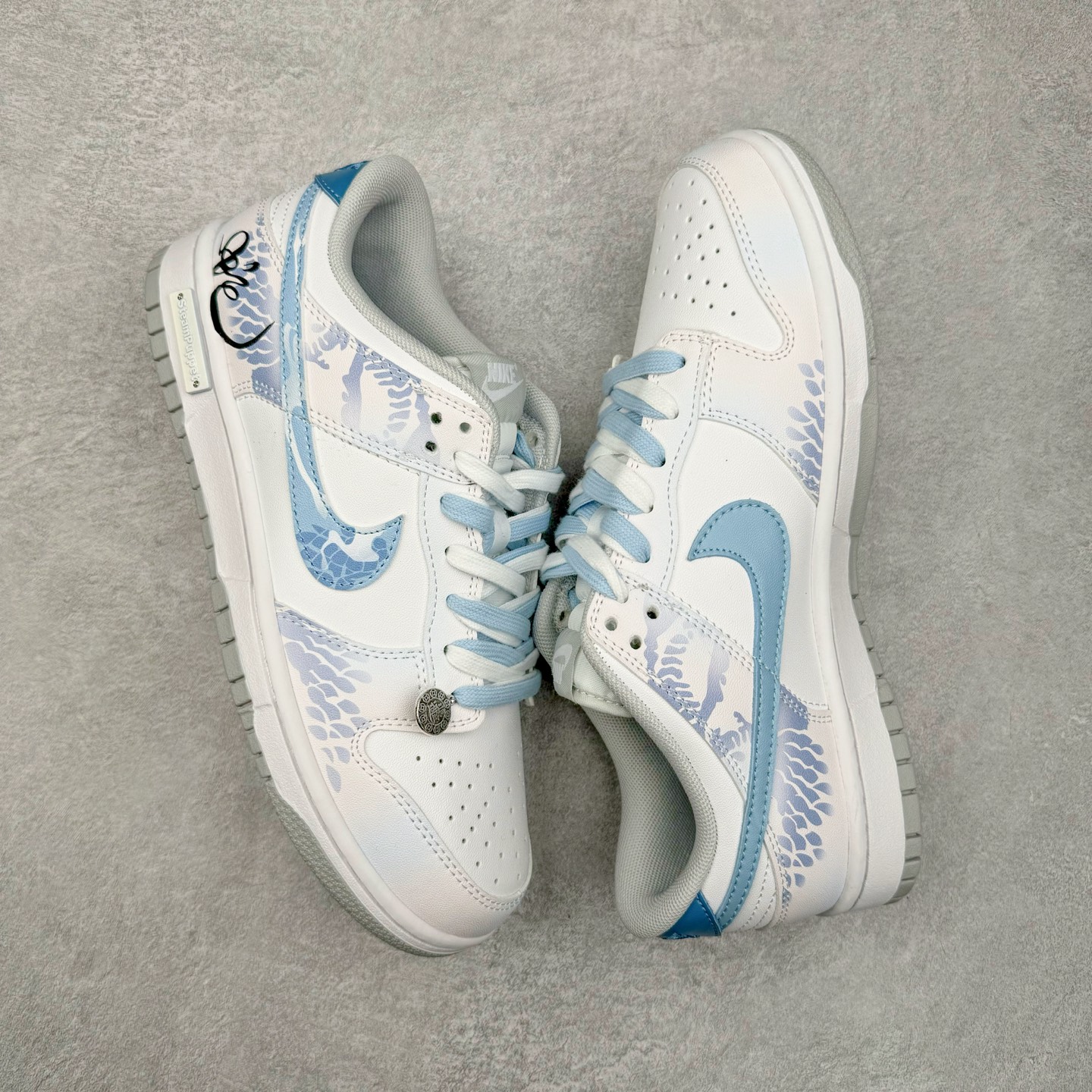 图片[3]-＃原盒版 NK Dunk Low 蛇年限定 灵蛇之珠 DD1391-103 全新支线性价比拉满 迎合行情定价 正确头层皮料 细节均购入原鞋校对开发 全套原纸板楦头加持 细节品控鞋型稳定 独家私模官方最新原厂磨具打造大底 鞋头坡度极致还原 原盒原配 玻璃冲刀 超高清洁度 全鞋零毛边皮料切割 正确中底布背胶中底布拉帮走线 尺码：36 36.5 37.5 38 38.5 39 40 40.5 41 42 42.5 43 44 44.5 45 46-选品中心