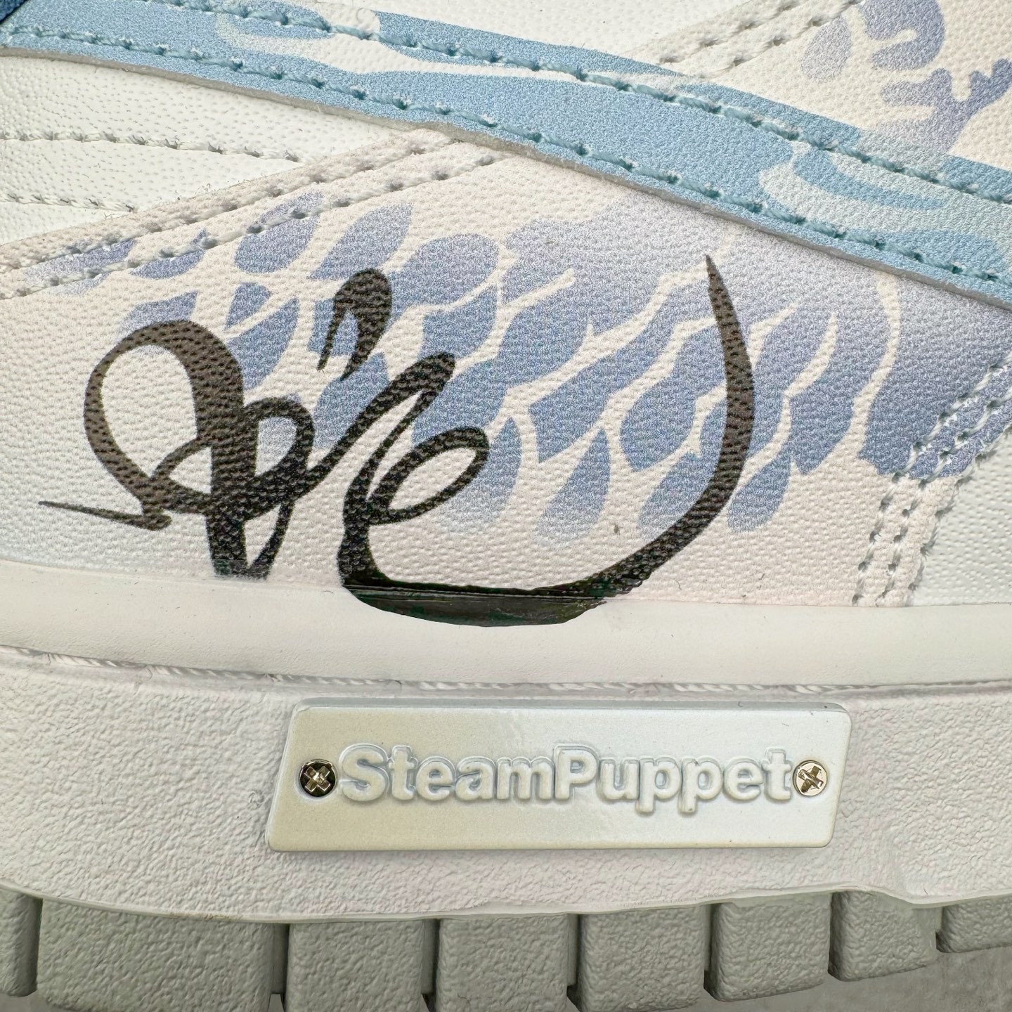 图片[18]-＃原盒版 NK Dunk Low 蛇年限定 灵蛇之珠 DD1391-103 全新支线性价比拉满 迎合行情定价 正确头层皮料 细节均购入原鞋校对开发 全套原纸板楦头加持 细节品控鞋型稳定 独家私模官方最新原厂磨具打造大底 鞋头坡度极致还原 原盒原配 玻璃冲刀 超高清洁度 全鞋零毛边皮料切割 正确中底布背胶中底布拉帮走线 尺码：36 36.5 37.5 38 38.5 39 40 40.5 41 42 42.5 43 44 44.5 45 46-选品中心