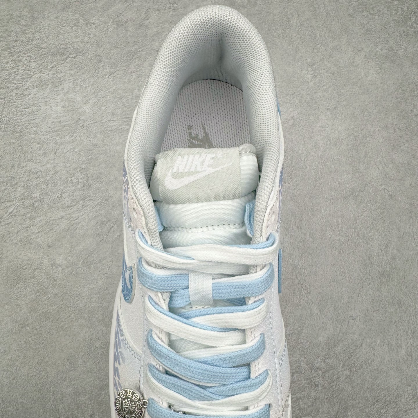 图片[5]-＃原盒版 NK Dunk Low 蛇年限定 灵蛇之珠 DD1391-103 全新支线性价比拉满 迎合行情定价 正确头层皮料 细节均购入原鞋校对开发 全套原纸板楦头加持 细节品控鞋型稳定 独家私模官方最新原厂磨具打造大底 鞋头坡度极致还原 原盒原配 玻璃冲刀 超高清洁度 全鞋零毛边皮料切割 正确中底布背胶中底布拉帮走线 尺码：36 36.5 37.5 38 38.5 39 40 40.5 41 42 42.5 43 44 44.5 45 46-选品中心