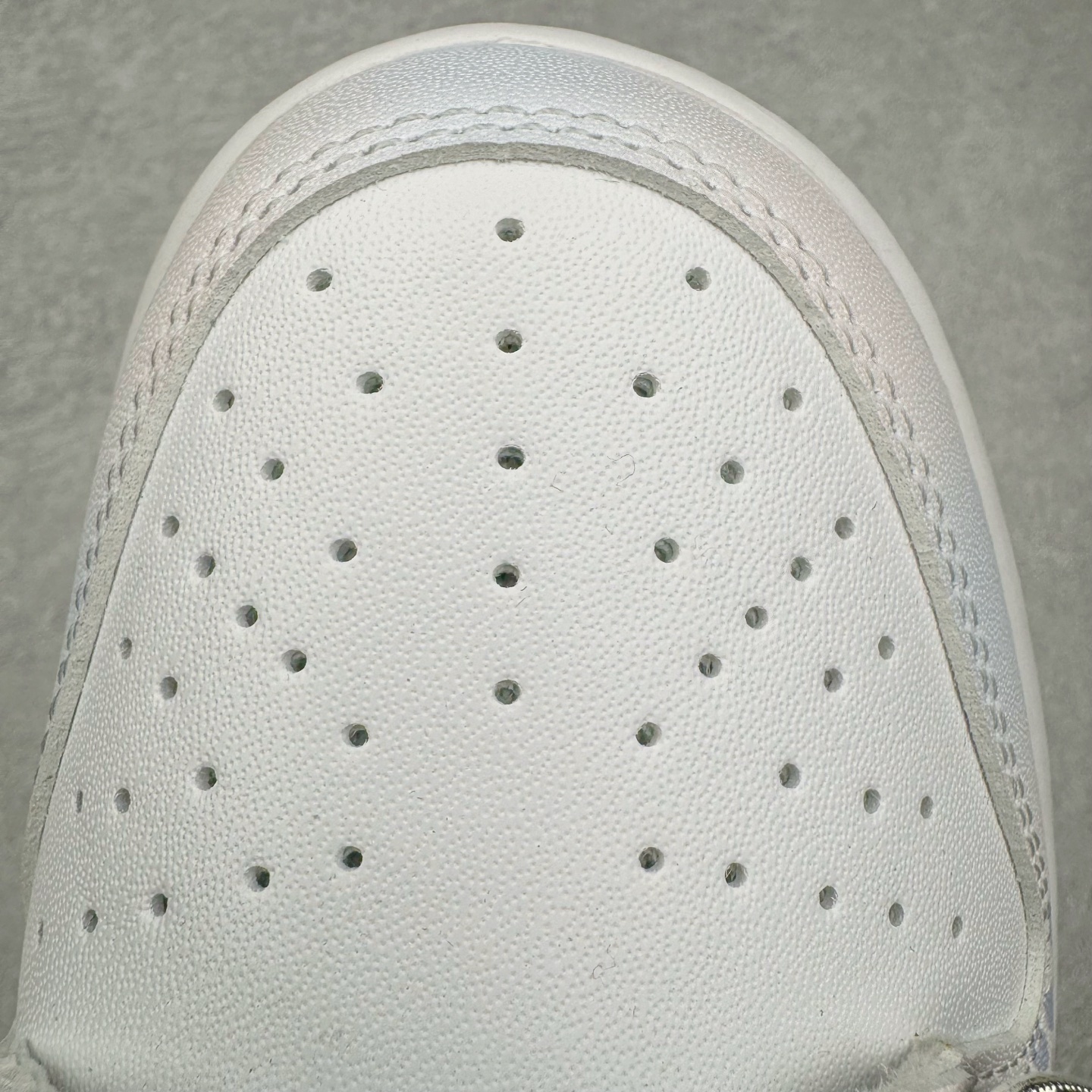 图片[15]-＃原盒版 NK Dunk Low 蛇年限定 灵蛇之珠 DD1391-103 全新支线性价比拉满 迎合行情定价 正确头层皮料 细节均购入原鞋校对开发 全套原纸板楦头加持 细节品控鞋型稳定 独家私模官方最新原厂磨具打造大底 鞋头坡度极致还原 原盒原配 玻璃冲刀 超高清洁度 全鞋零毛边皮料切割 正确中底布背胶中底布拉帮走线 尺码：36 36.5 37.5 38 38.5 39 40 40.5 41 42 42.5 43 44 44.5 45 46-选品中心