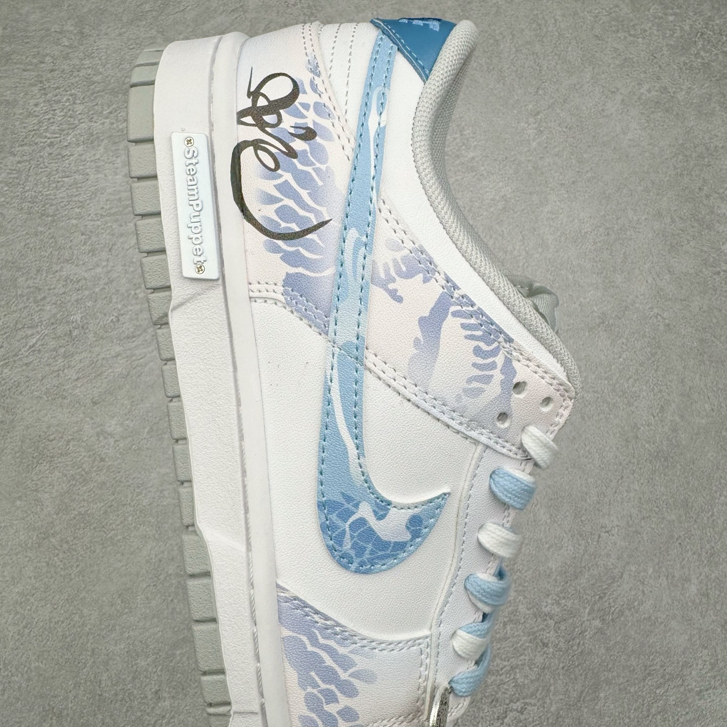 图片[6]-＃原盒版 NK Dunk Low 蛇年限定 灵蛇之珠 DD1391-103 全新支线性价比拉满 迎合行情定价 正确头层皮料 细节均购入原鞋校对开发 全套原纸板楦头加持 细节品控鞋型稳定 独家私模官方最新原厂磨具打造大底 鞋头坡度极致还原 原盒原配 玻璃冲刀 超高清洁度 全鞋零毛边皮料切割 正确中底布背胶中底布拉帮走线 尺码：36 36.5 37.5 38 38.5 39 40 40.5 41 42 42.5 43 44 44.5 45 46-选品中心