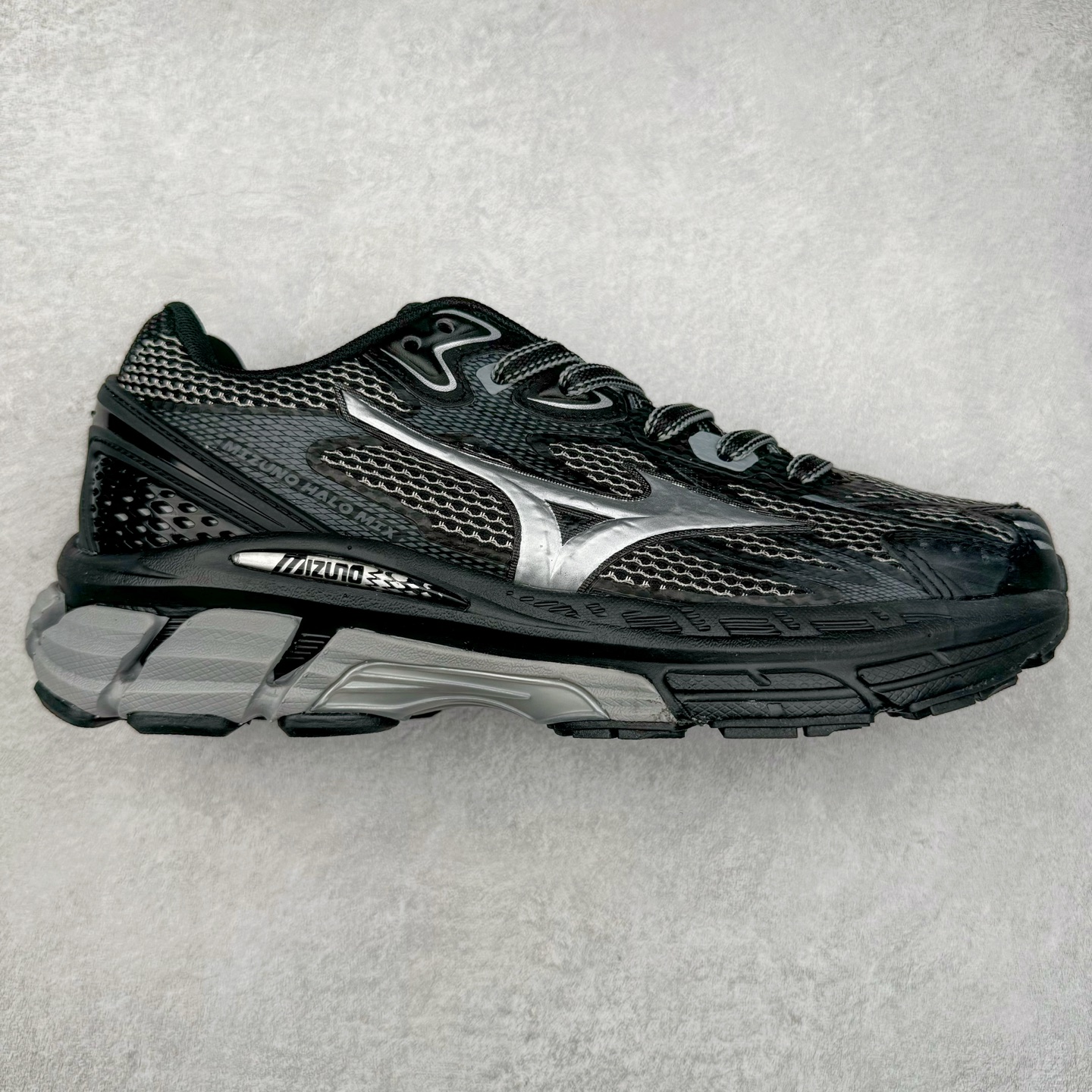 Mizuno Speed 2K 美津浓复古厚底织物合成革防滑耐磨透气低帮休闲跑步鞋 美津浓（Mizuno）是日本美津浓株式会社于1906年创立的运动品牌，经过一个多世纪的不断努力现已成为世界著名的运动器具、服装和鞋类生产商。美津浓力求服务于各类运动项目，并竭力使运动生活更加愉快和振奋。产品种类齐全，覆盖几乎全部主要运动项目，达到30万多个品类。尺码：36 36.5 37.5 38 38.5 39 40 40.5 41 42 42.5 43 44 44.5 45-选品中心