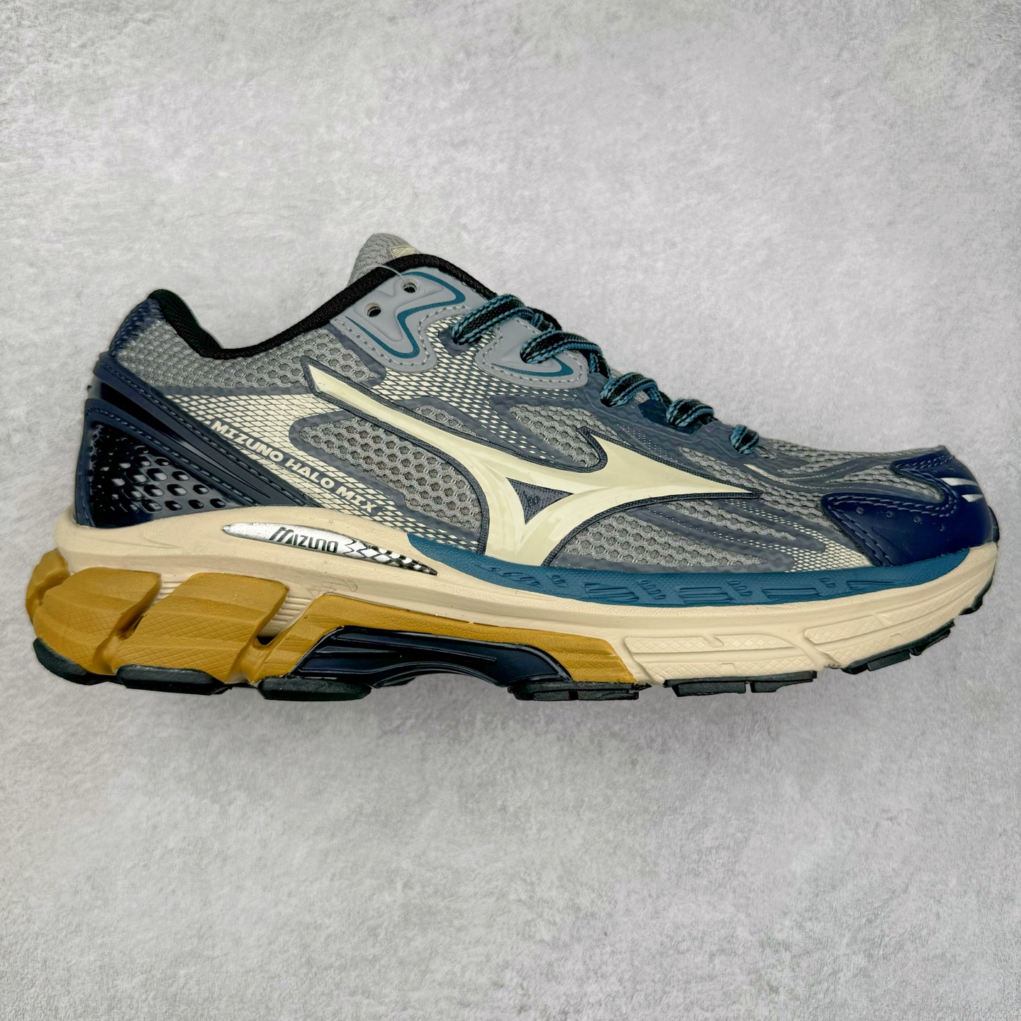 Mizuno Speed 2K 美津浓复古厚底织物合成革防滑耐磨透气低帮休闲跑步鞋 美津浓（Mizuno）是日本美津浓株式会社于1906年创立的运动品牌，经过一个多世纪的不断努力现已成为世界著名的运动器具、服装和鞋类生产商。美津浓力求服务于各类运动项目，并竭力使运动生活更加愉快和振奋。产品种类齐全，覆盖几乎全部主要运动项目，达到30万多个品类。尺码：36 36.5 37.5 38 38.5 39 40 40.5 41 42 42.5 43 44 44.5 45-选品中心