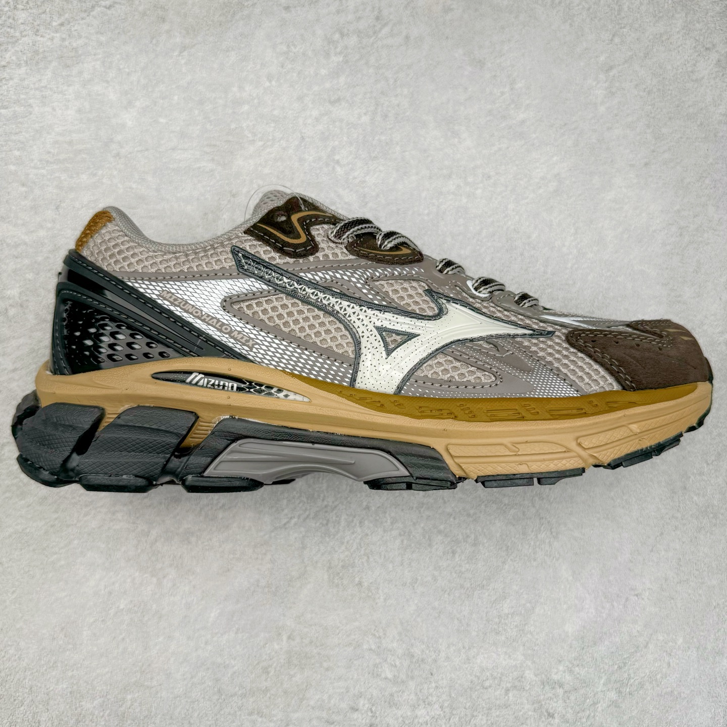 图片[4]-Mizuno Speed 2K 美津浓复古厚底织物合成革防滑耐磨透气低帮休闲跑步鞋 美津浓（Mizuno）是日本美津浓株式会社于1906年创立的运动品牌，经过一个多世纪的不断努力现已成为世界著名的运动器具、服装和鞋类生产商。美津浓力求服务于各类运动项目，并竭力使运动生活更加愉快和振奋。产品种类齐全，覆盖几乎全部主要运动项目，达到30万多个品类。尺码：36 36.5 37.5 38 38.5 39 40 40.5 41 42 42.5 43 44 44.5 45-选品中心