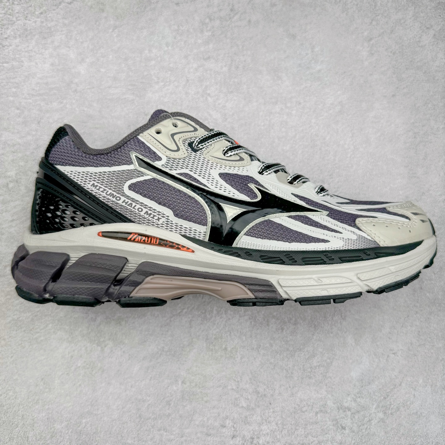 Mizuno Speed 2K 美津浓复古厚底织物合成革防滑耐磨透气低帮休闲跑步鞋 美津浓（Mizuno）是日本美津浓株式会社于1906年创立的运动品牌，经过一个多世纪的不断努力现已成为世界著名的运动器具、服装和鞋类生产商。美津浓力求服务于各类运动项目，并竭力使运动生活更加愉快和振奋。产品种类齐全，覆盖几乎全部主要运动项目，达到30万多个品类。尺码：36 36.5 37.5 38 38.5 39 40 40.5 41 42 42.5 43 44 44.5 45-选品中心