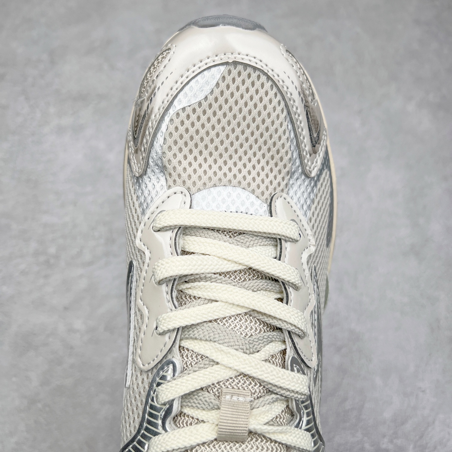 图片[4]-Mizuno Speed 2K 美津浓复古厚底织物合成革防滑耐磨透气低帮休闲跑步鞋 美津浓（Mizuno）是日本美津浓株式会社于1906年创立的运动品牌，经过一个多世纪的不断努力现已成为世界著名的运动器具、服装和鞋类生产商。美津浓力求服务于各类运动项目，并竭力使运动生活更加愉快和振奋。产品种类齐全，覆盖几乎全部主要运动项目，达到30万多个品类。尺码：36 36.5 37.5 38 38.5 39 40 40.5 41 42 42.5 43 44 44.5 45-选品中心