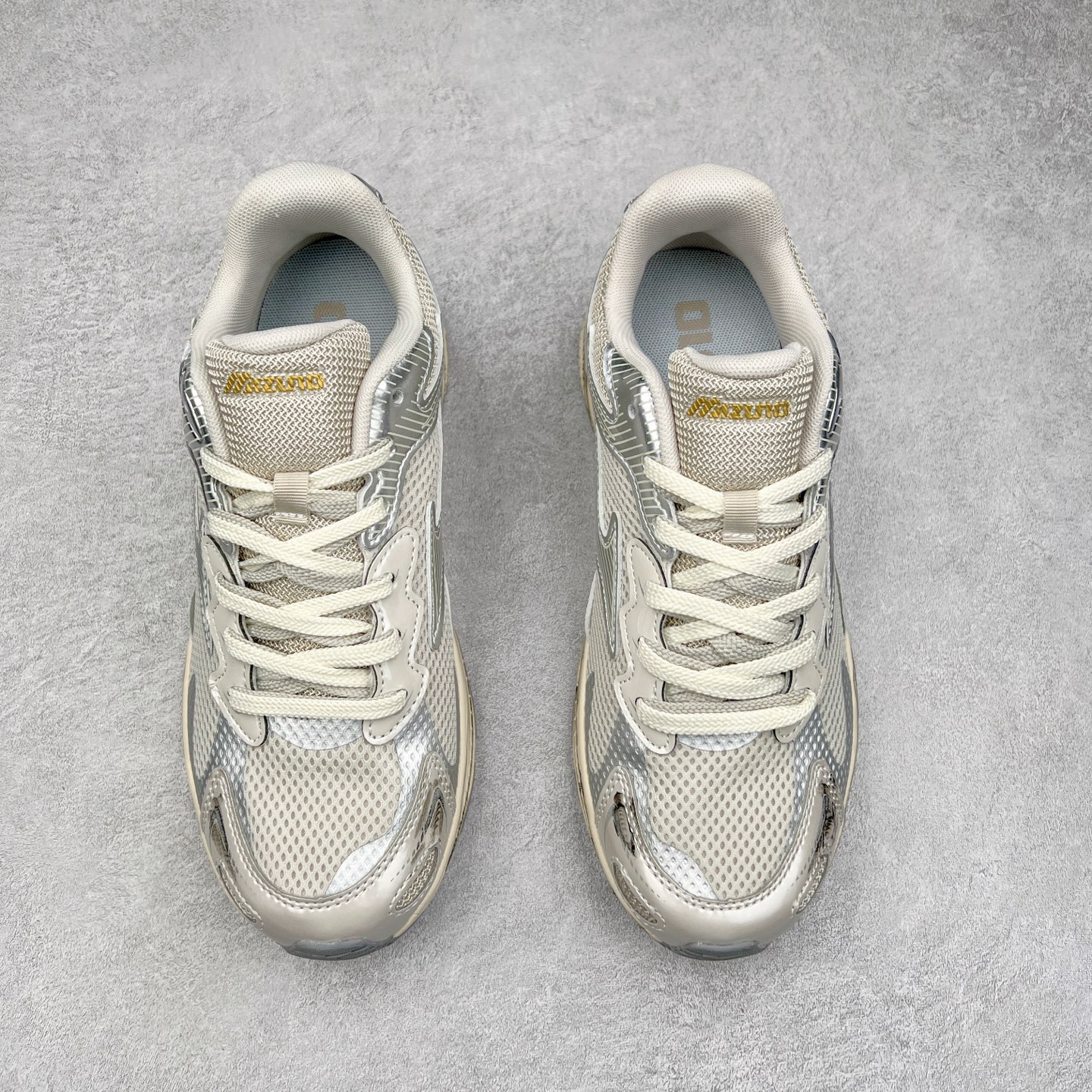 图片[2]-Mizuno Speed 2K 美津浓复古厚底织物合成革防滑耐磨透气低帮休闲跑步鞋 美津浓（Mizuno）是日本美津浓株式会社于1906年创立的运动品牌，经过一个多世纪的不断努力现已成为世界著名的运动器具、服装和鞋类生产商。美津浓力求服务于各类运动项目，并竭力使运动生活更加愉快和振奋。产品种类齐全，覆盖几乎全部主要运动项目，达到30万多个品类。尺码：36 36.5 37.5 38 38.5 39 40 40.5 41 42 42.5 43 44 44.5 45-选品中心