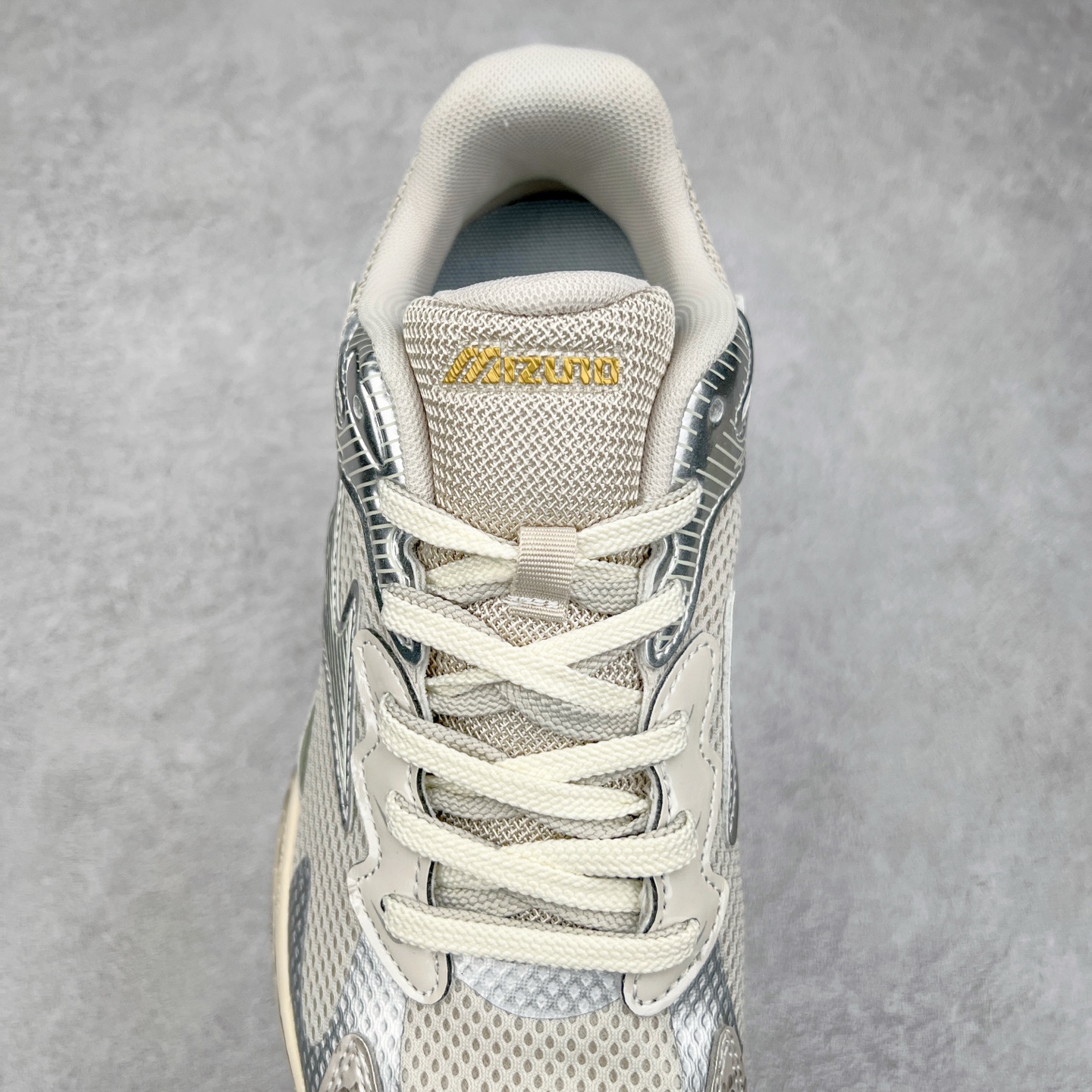 图片[5]-Mizuno Speed 2K 美津浓复古厚底织物合成革防滑耐磨透气低帮休闲跑步鞋 美津浓（Mizuno）是日本美津浓株式会社于1906年创立的运动品牌，经过一个多世纪的不断努力现已成为世界著名的运动器具、服装和鞋类生产商。美津浓力求服务于各类运动项目，并竭力使运动生活更加愉快和振奋。产品种类齐全，覆盖几乎全部主要运动项目，达到30万多个品类。尺码：36 36.5 37.5 38 38.5 39 40 40.5 41 42 42.5 43 44 44.5 45-选品中心