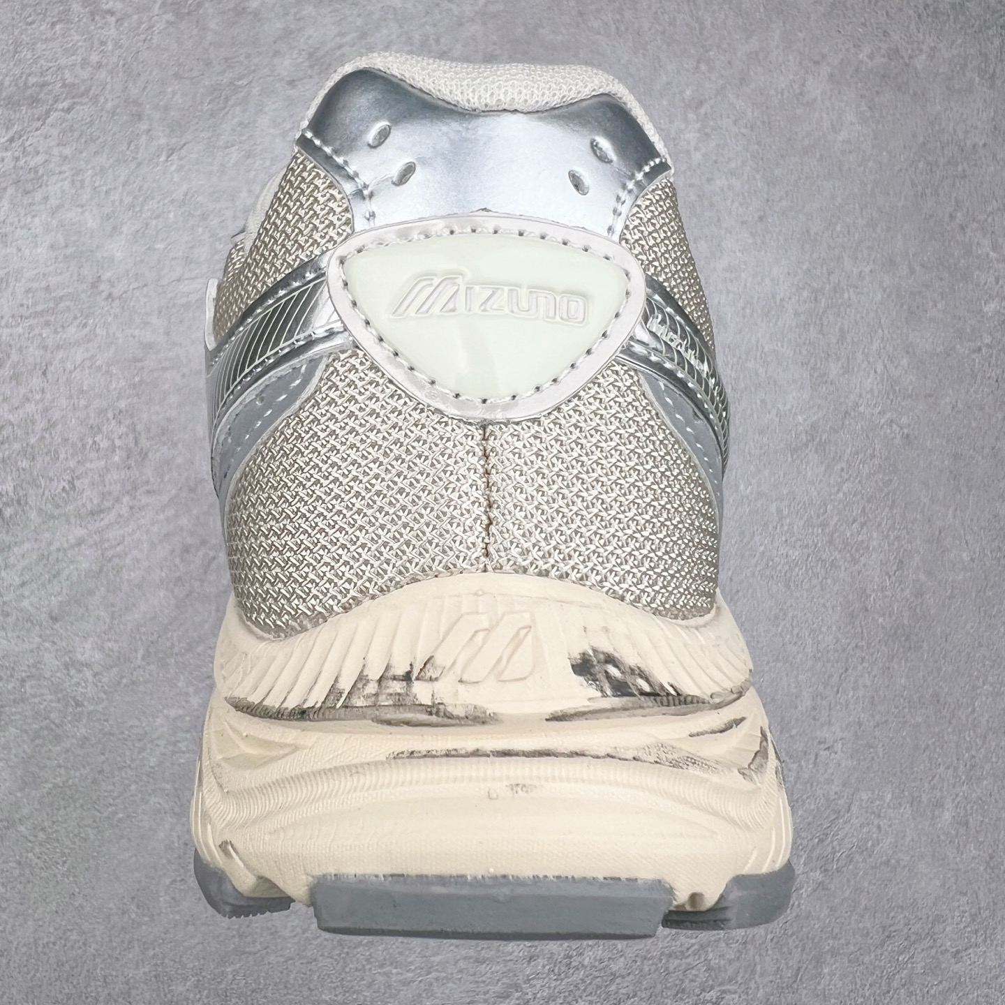 图片[8]-Mizuno Speed 2K 美津浓复古厚底织物合成革防滑耐磨透气低帮休闲跑步鞋 美津浓（Mizuno）是日本美津浓株式会社于1906年创立的运动品牌，经过一个多世纪的不断努力现已成为世界著名的运动器具、服装和鞋类生产商。美津浓力求服务于各类运动项目，并竭力使运动生活更加愉快和振奋。产品种类齐全，覆盖几乎全部主要运动项目，达到30万多个品类。尺码：36 36.5 37.5 38 38.5 39 40 40.5 41 42 42.5 43 44 44.5 45-选品中心