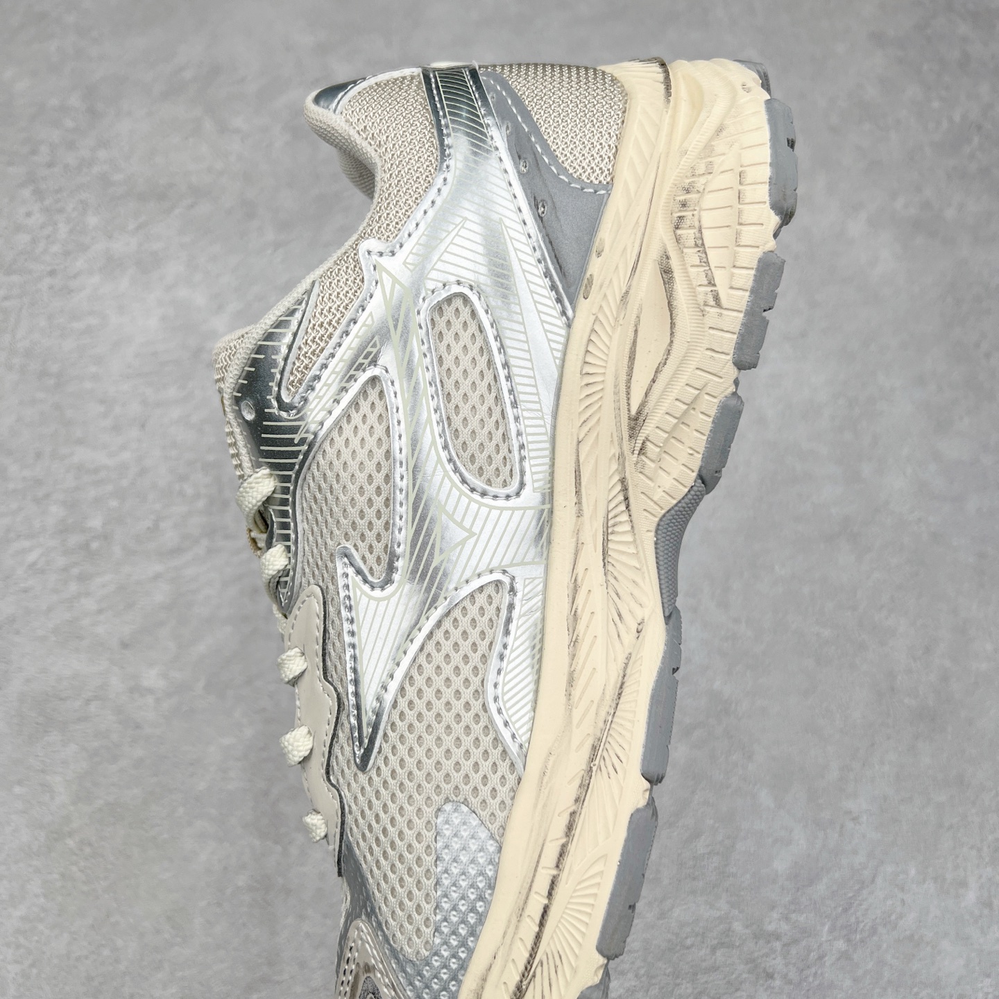 图片[7]-Mizuno Speed 2K 美津浓复古厚底织物合成革防滑耐磨透气低帮休闲跑步鞋 美津浓（Mizuno）是日本美津浓株式会社于1906年创立的运动品牌，经过一个多世纪的不断努力现已成为世界著名的运动器具、服装和鞋类生产商。美津浓力求服务于各类运动项目，并竭力使运动生活更加愉快和振奋。产品种类齐全，覆盖几乎全部主要运动项目，达到30万多个品类。尺码：36 36.5 37.5 38 38.5 39 40 40.5 41 42 42.5 43 44 44.5 45-选品中心