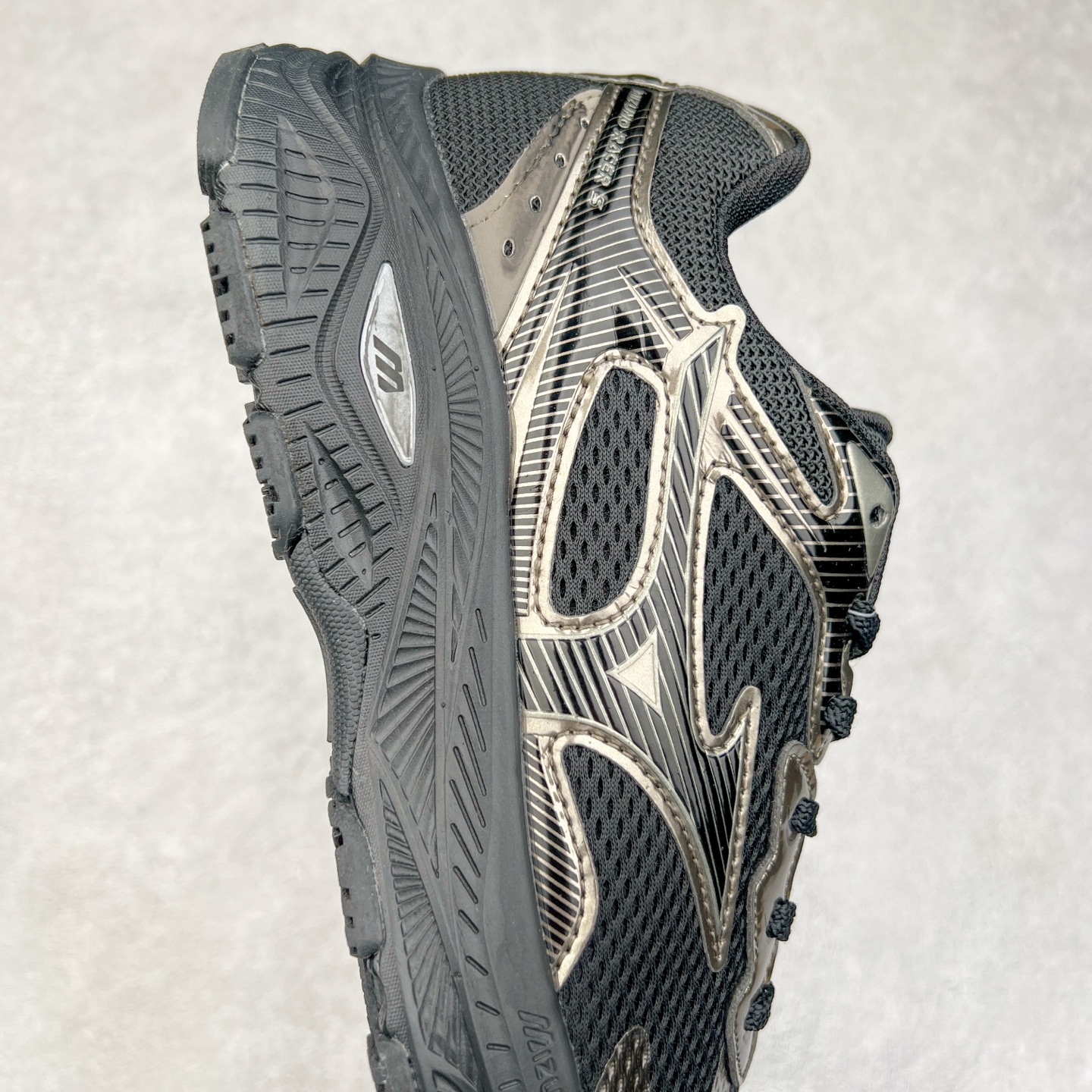 图片[6]-Mizuno Speed 2K 美津浓复古厚底织物合成革防滑耐磨透气低帮休闲跑步鞋 美津浓（Mizuno）是日本美津浓株式会社于1906年创立的运动品牌，经过一个多世纪的不断努力现已成为世界著名的运动器具、服装和鞋类生产商。美津浓力求服务于各类运动项目，并竭力使运动生活更加愉快和振奋。产品种类齐全，覆盖几乎全部主要运动项目，达到30万多个品类。尺码：36 36.5 37.5 38 38.5 39 40 40.5 41 42 42.5 43 44 44.5 45-选品中心