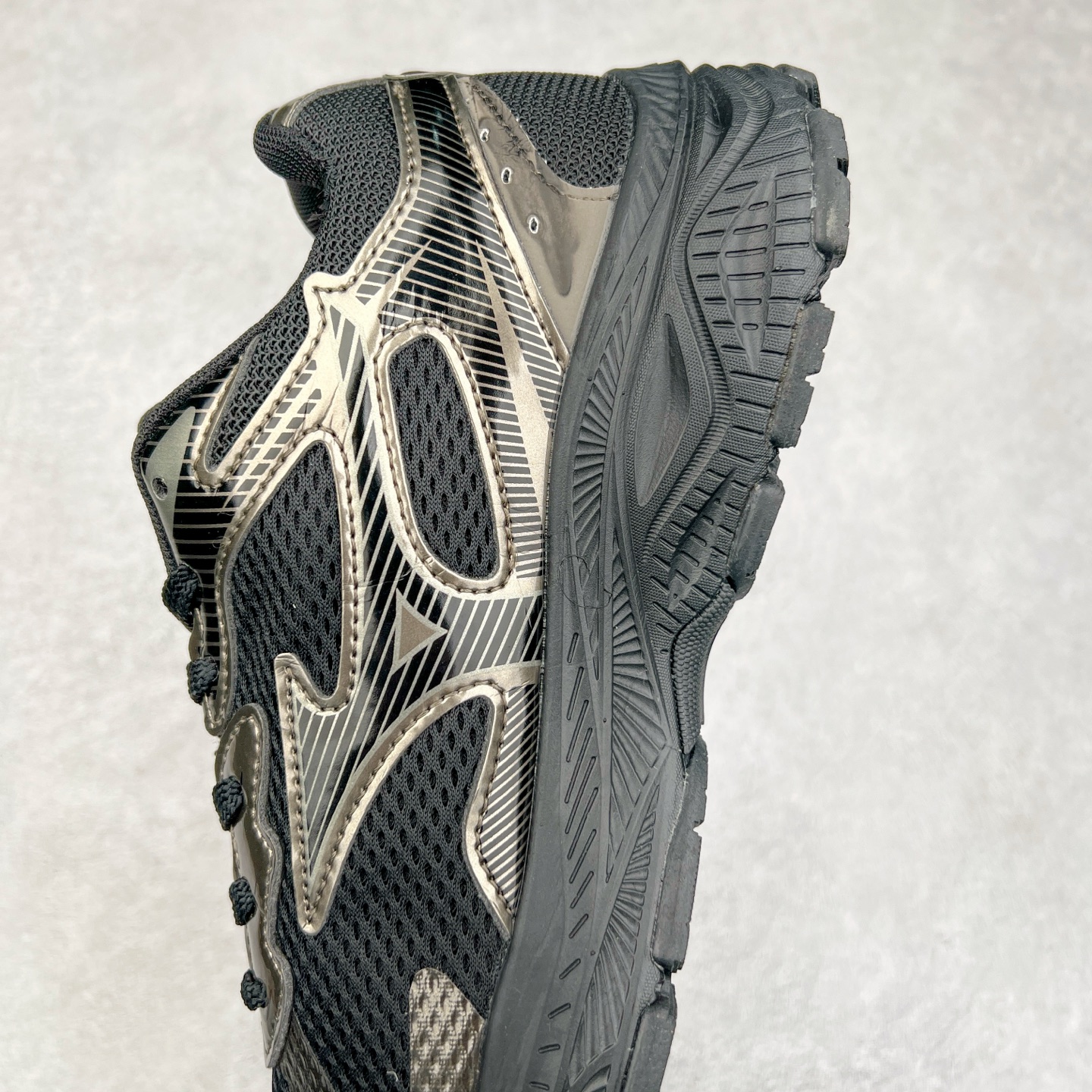 图片[7]-Mizuno Speed 2K 美津浓复古厚底织物合成革防滑耐磨透气低帮休闲跑步鞋 美津浓（Mizuno）是日本美津浓株式会社于1906年创立的运动品牌，经过一个多世纪的不断努力现已成为世界著名的运动器具、服装和鞋类生产商。美津浓力求服务于各类运动项目，并竭力使运动生活更加愉快和振奋。产品种类齐全，覆盖几乎全部主要运动项目，达到30万多个品类。尺码：36 36.5 37.5 38 38.5 39 40 40.5 41 42 42.5 43 44 44.5 45-选品中心