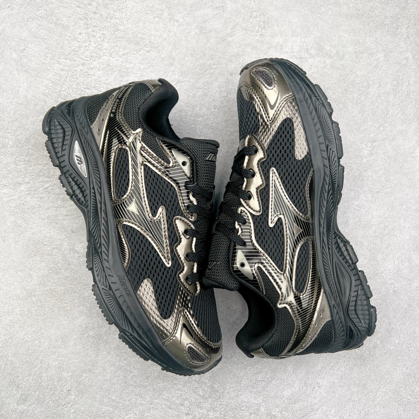 图片[3]-Mizuno Speed 2K 美津浓复古厚底织物合成革防滑耐磨透气低帮休闲跑步鞋 美津浓（Mizuno）是日本美津浓株式会社于1906年创立的运动品牌，经过一个多世纪的不断努力现已成为世界著名的运动器具、服装和鞋类生产商。美津浓力求服务于各类运动项目，并竭力使运动生活更加愉快和振奋。产品种类齐全，覆盖几乎全部主要运动项目，达到30万多个品类。尺码：36 36.5 37.5 38 38.5 39 40 40.5 41 42 42.5 43 44 44.5 45-选品中心