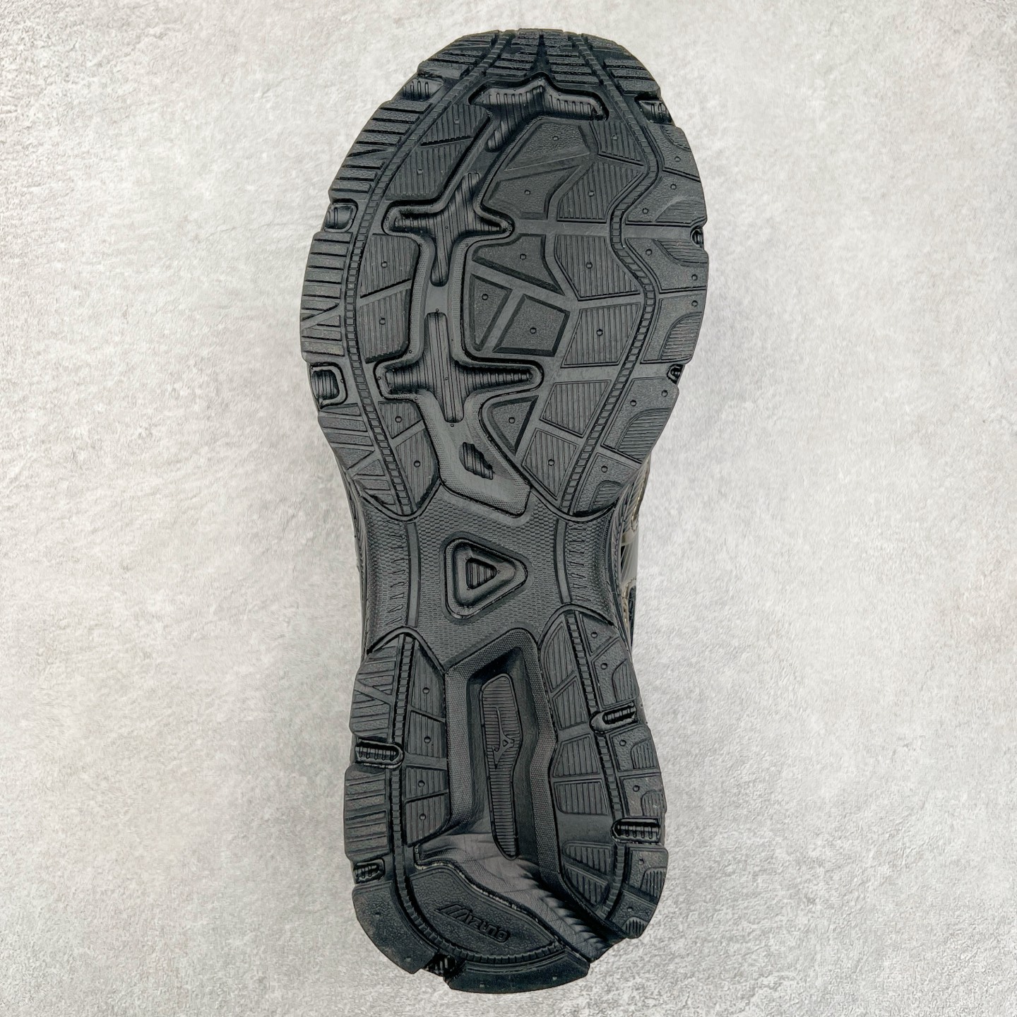 图片[9]-Mizuno Speed 2K 美津浓复古厚底织物合成革防滑耐磨透气低帮休闲跑步鞋 美津浓（Mizuno）是日本美津浓株式会社于1906年创立的运动品牌，经过一个多世纪的不断努力现已成为世界著名的运动器具、服装和鞋类生产商。美津浓力求服务于各类运动项目，并竭力使运动生活更加愉快和振奋。产品种类齐全，覆盖几乎全部主要运动项目，达到30万多个品类。尺码：36 36.5 37.5 38 38.5 39 40 40.5 41 42 42.5 43 44 44.5 45-选品中心