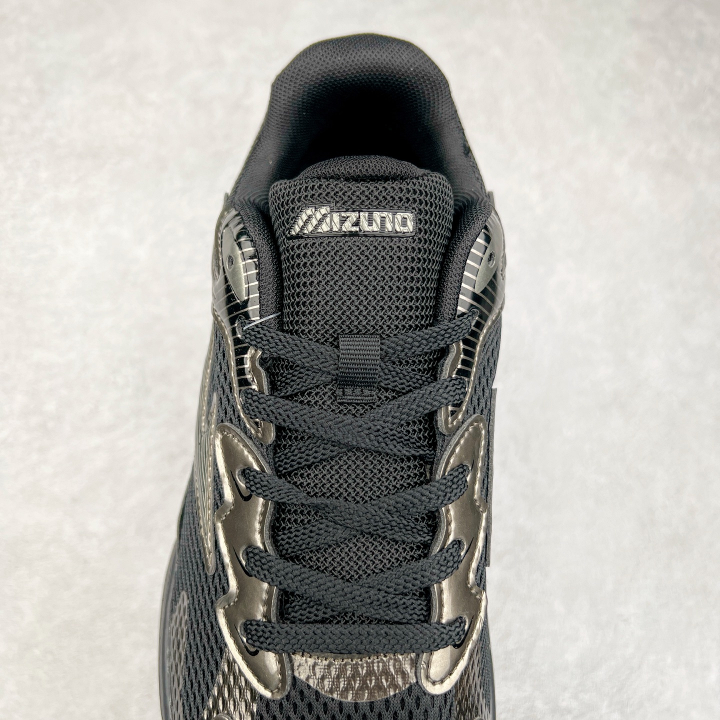 图片[5]-Mizuno Speed 2K 美津浓复古厚底织物合成革防滑耐磨透气低帮休闲跑步鞋 美津浓（Mizuno）是日本美津浓株式会社于1906年创立的运动品牌，经过一个多世纪的不断努力现已成为世界著名的运动器具、服装和鞋类生产商。美津浓力求服务于各类运动项目，并竭力使运动生活更加愉快和振奋。产品种类齐全，覆盖几乎全部主要运动项目，达到30万多个品类。尺码：36 36.5 37.5 38 38.5 39 40 40.5 41 42 42.5 43 44 44.5 45-选品中心