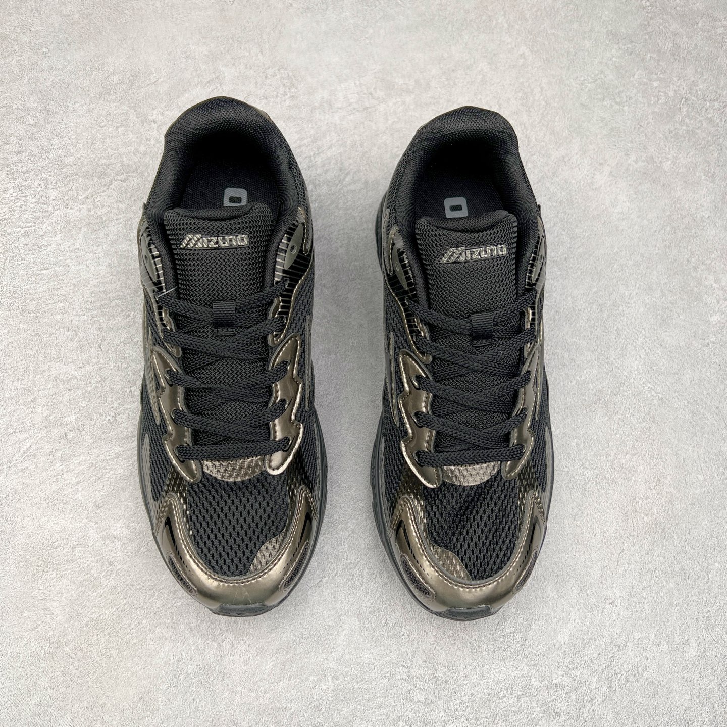 图片[2]-Mizuno Speed 2K 美津浓复古厚底织物合成革防滑耐磨透气低帮休闲跑步鞋 美津浓（Mizuno）是日本美津浓株式会社于1906年创立的运动品牌，经过一个多世纪的不断努力现已成为世界著名的运动器具、服装和鞋类生产商。美津浓力求服务于各类运动项目，并竭力使运动生活更加愉快和振奋。产品种类齐全，覆盖几乎全部主要运动项目，达到30万多个品类。尺码：36 36.5 37.5 38 38.5 39 40 40.5 41 42 42.5 43 44 44.5 45-选品中心