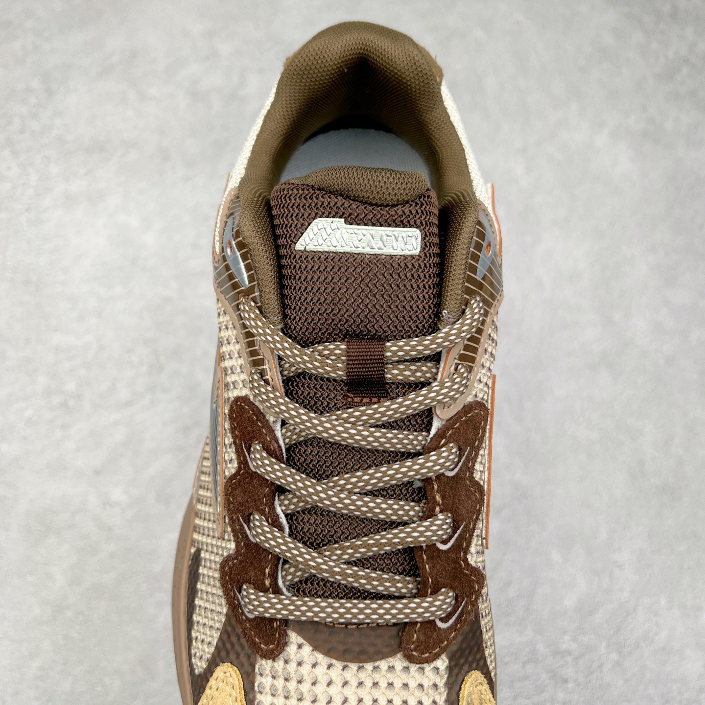 图片[5]-Mizuno Speed 2K 美津浓复古厚底织物合成革防滑耐磨透气低帮休闲跑步鞋 美津浓（Mizuno）是日本美津浓株式会社于1906年创立的运动品牌，经过一个多世纪的不断努力现已成为世界著名的运动器具、服装和鞋类生产商。美津浓力求服务于各类运动项目，并竭力使运动生活更加愉快和振奋。产品种类齐全，覆盖几乎全部主要运动项目，达到30万多个品类。尺码：36 36.5 37.5 38 38.5 39 40 40.5 41 42 42.5 43 44 44.5 45-选品中心