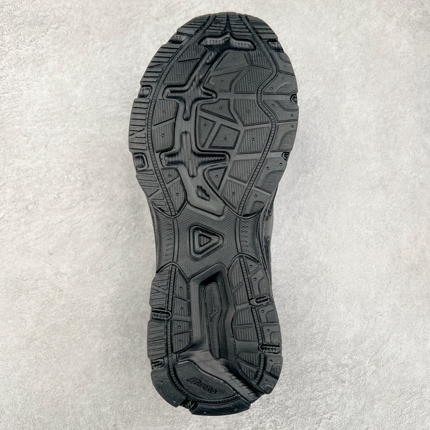 图片[9]-Mizuno Speed 2K 美津浓复古厚底织物合成革防滑耐磨透气低帮休闲跑步鞋 美津浓（Mizuno）是日本美津浓株式会社于1906年创立的运动品牌，经过一个多世纪的不断努力现已成为世界著名的运动器具、服装和鞋类生产商。美津浓力求服务于各类运动项目，并竭力使运动生活更加愉快和振奋。产品种类齐全，覆盖几乎全部主要运动项目，达到30万多个品类。尺码：36 36.5 37.5 38 38.5 39 40 40.5 41 42 42.5 43 44 44.5 45-选品中心