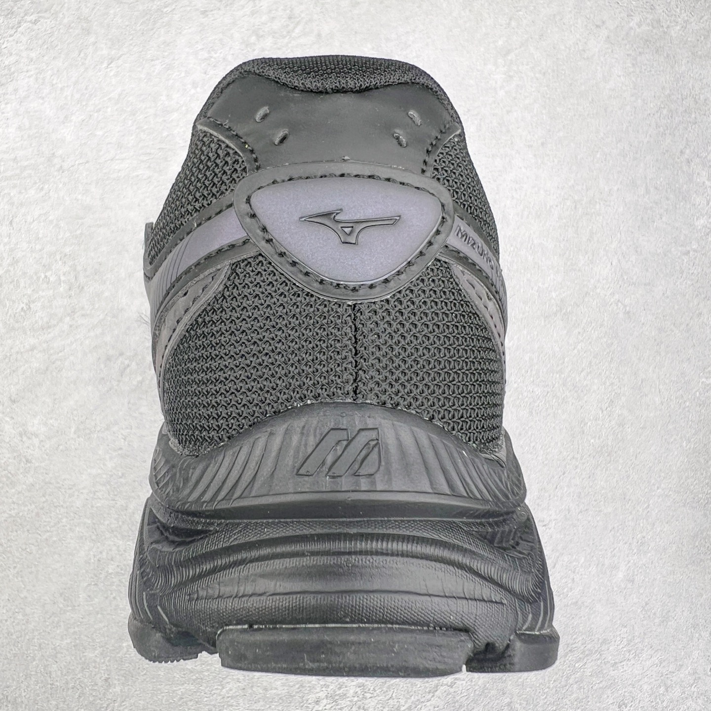 图片[8]-Mizuno Speed 2K 美津浓复古厚底织物合成革防滑耐磨透气低帮休闲跑步鞋 美津浓（Mizuno）是日本美津浓株式会社于1906年创立的运动品牌，经过一个多世纪的不断努力现已成为世界著名的运动器具、服装和鞋类生产商。美津浓力求服务于各类运动项目，并竭力使运动生活更加愉快和振奋。产品种类齐全，覆盖几乎全部主要运动项目，达到30万多个品类。尺码：36 36.5 37.5 38 38.5 39 40 40.5 41 42 42.5 43 44 44.5 45-选品中心