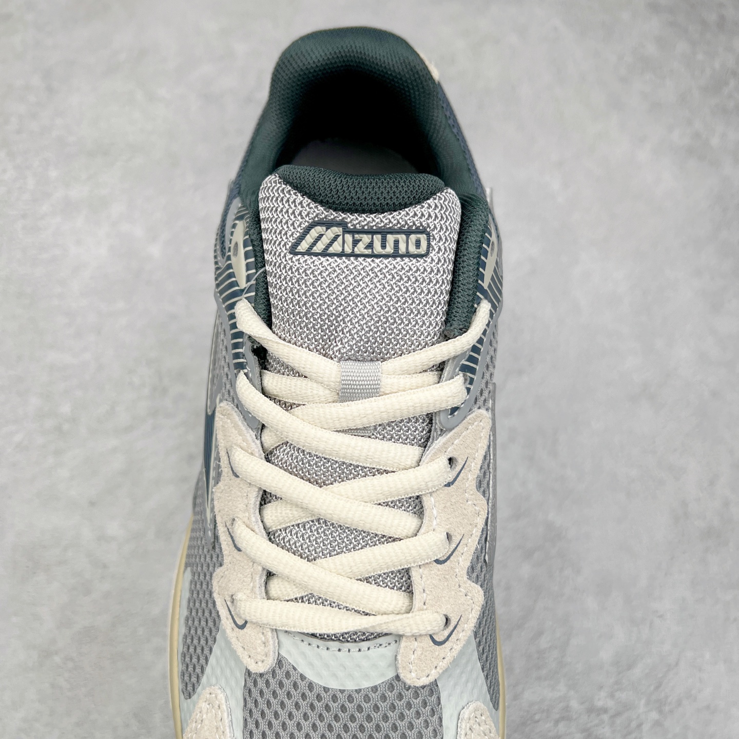 图片[5]-Mizuno Speed 2K 美津浓复古厚底织物合成革防滑耐磨透气低帮休闲跑步鞋 美津浓（Mizuno）是日本美津浓株式会社于1906年创立的运动品牌，经过一个多世纪的不断努力现已成为世界著名的运动器具、服装和鞋类生产商。美津浓力求服务于各类运动项目，并竭力使运动生活更加愉快和振奋。产品种类齐全，覆盖几乎全部主要运动项目，达到30万多个品类。尺码：36 36.5 37.5 38 38.5 39 40 40.5 41 42 42.5 43 44 44.5 45-选品中心