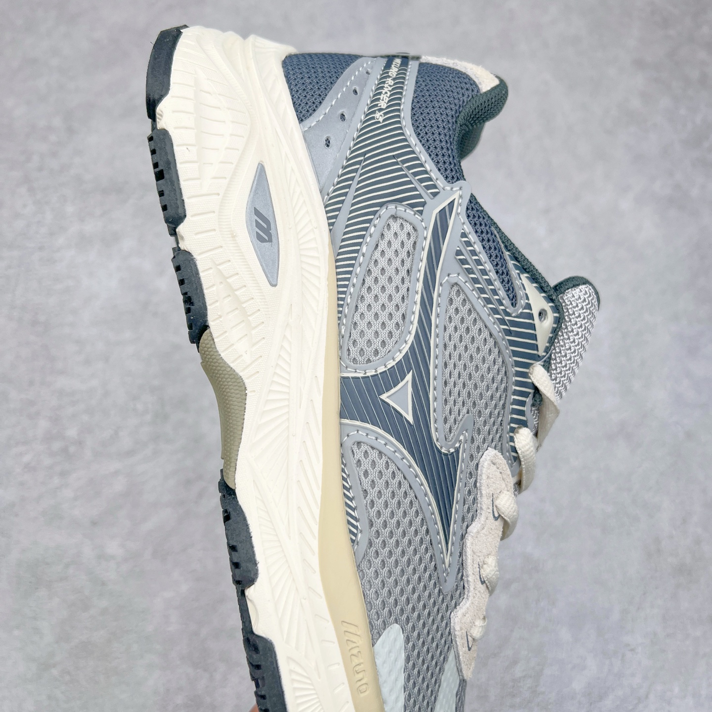 图片[6]-Mizuno Speed 2K 美津浓复古厚底织物合成革防滑耐磨透气低帮休闲跑步鞋 美津浓（Mizuno）是日本美津浓株式会社于1906年创立的运动品牌，经过一个多世纪的不断努力现已成为世界著名的运动器具、服装和鞋类生产商。美津浓力求服务于各类运动项目，并竭力使运动生活更加愉快和振奋。产品种类齐全，覆盖几乎全部主要运动项目，达到30万多个品类。尺码：36 36.5 37.5 38 38.5 39 40 40.5 41 42 42.5 43 44 44.5 45-选品中心