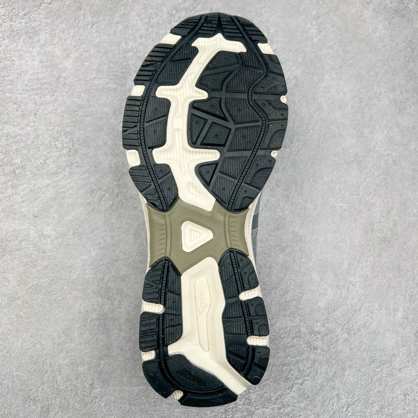 图片[9]-Mizuno Speed 2K 美津浓复古厚底织物合成革防滑耐磨透气低帮休闲跑步鞋 美津浓（Mizuno）是日本美津浓株式会社于1906年创立的运动品牌，经过一个多世纪的不断努力现已成为世界著名的运动器具、服装和鞋类生产商。美津浓力求服务于各类运动项目，并竭力使运动生活更加愉快和振奋。产品种类齐全，覆盖几乎全部主要运动项目，达到30万多个品类。尺码：36 36.5 37.5 38 38.5 39 40 40.5 41 42 42.5 43 44 44.5 45-选品中心