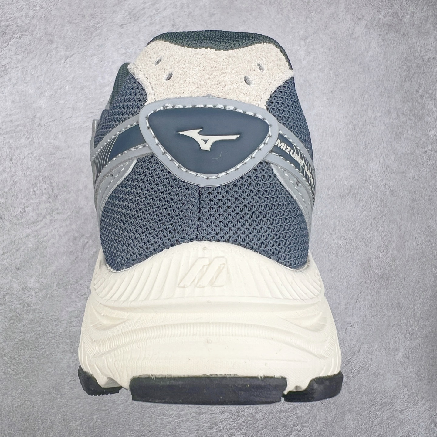 图片[8]-Mizuno Speed 2K 美津浓复古厚底织物合成革防滑耐磨透气低帮休闲跑步鞋 美津浓（Mizuno）是日本美津浓株式会社于1906年创立的运动品牌，经过一个多世纪的不断努力现已成为世界著名的运动器具、服装和鞋类生产商。美津浓力求服务于各类运动项目，并竭力使运动生活更加愉快和振奋。产品种类齐全，覆盖几乎全部主要运动项目，达到30万多个品类。尺码：36 36.5 37.5 38 38.5 39 40 40.5 41 42 42.5 43 44 44.5 45-选品中心