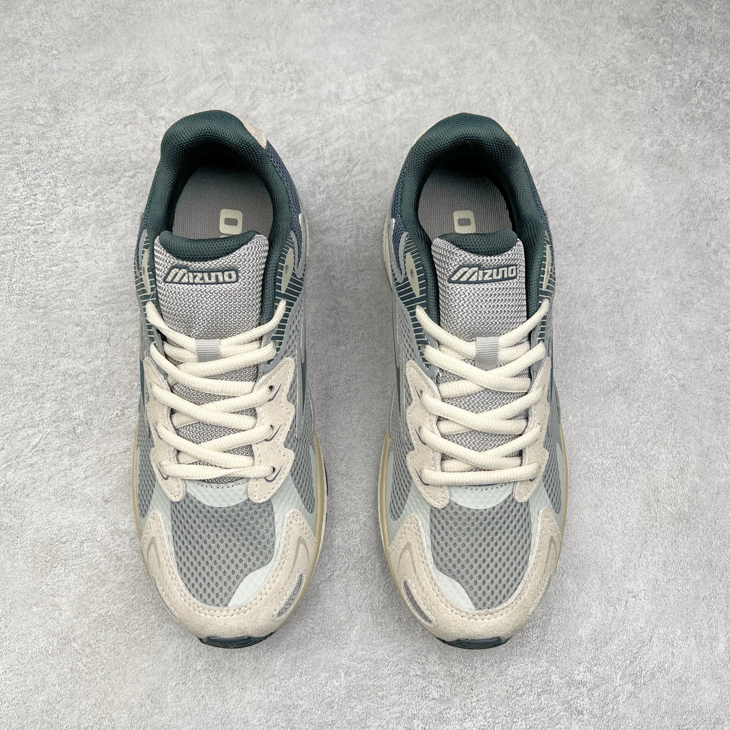 图片[2]-Mizuno Speed 2K 美津浓复古厚底织物合成革防滑耐磨透气低帮休闲跑步鞋 美津浓（Mizuno）是日本美津浓株式会社于1906年创立的运动品牌，经过一个多世纪的不断努力现已成为世界著名的运动器具、服装和鞋类生产商。美津浓力求服务于各类运动项目，并竭力使运动生活更加愉快和振奋。产品种类齐全，覆盖几乎全部主要运动项目，达到30万多个品类。尺码：36 36.5 37.5 38 38.5 39 40 40.5 41 42 42.5 43 44 44.5 45-选品中心