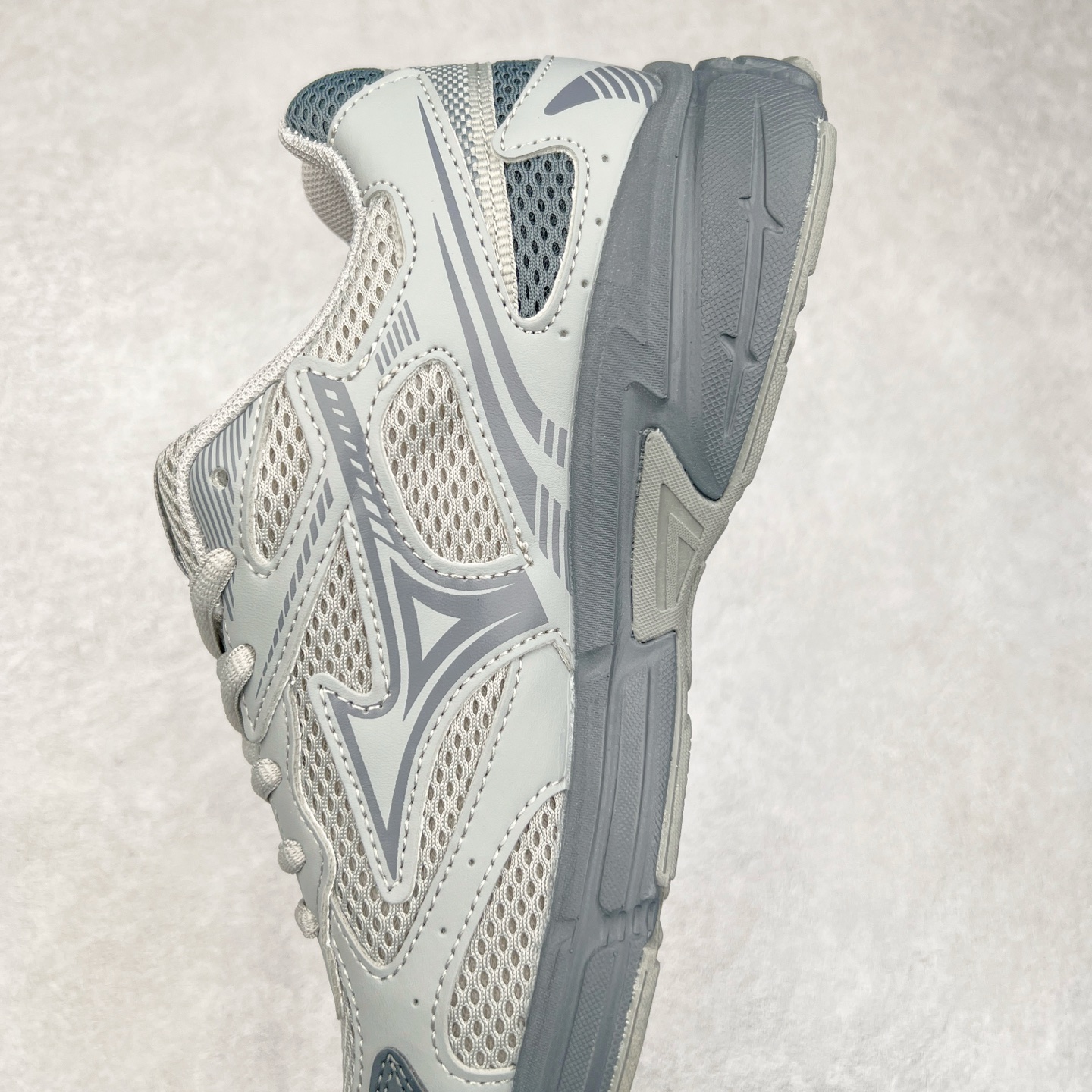 图片[7]-Mizuno Speed 2K 美津浓复古厚底织物合成革防滑耐磨透气低帮休闲跑步鞋 美津浓（Mizuno）是日本美津浓株式会社于1906年创立的运动品牌，经过一个多世纪的不断努力现已成为世界著名的运动器具、服装和鞋类生产商。美津浓力求服务于各类运动项目，并竭力使运动生活更加愉快和振奋。产品种类齐全，覆盖几乎全部主要运动项目，达到30万多个品类。尺码：36 36.5 37.5 38 38.5 39 40 40.5 41 42 42.5 43 44 44.5 45-选品中心