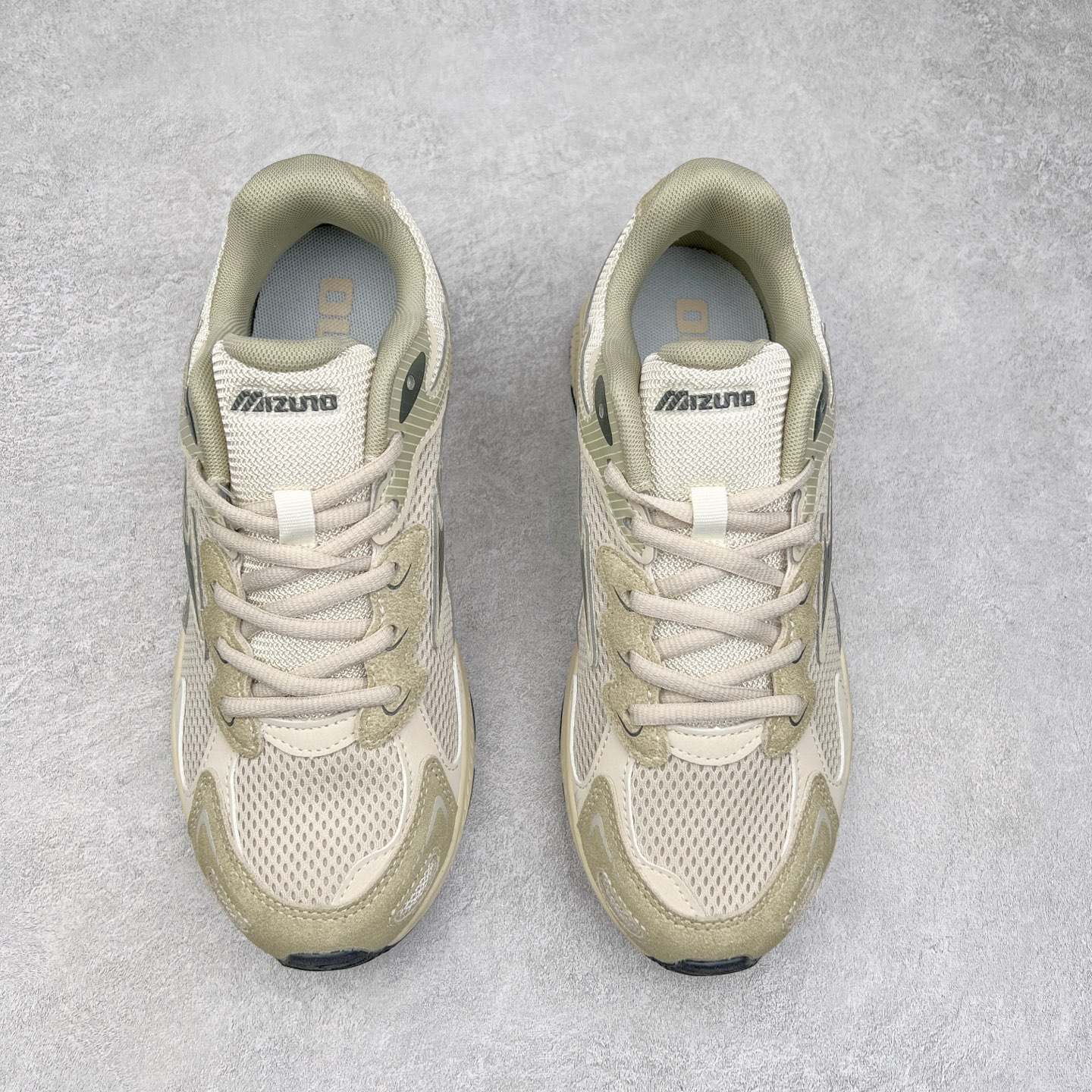 图片[2]-Mizuno Speed 2K 美津浓复古厚底织物合成革防滑耐磨透气低帮休闲跑步鞋 美津浓（Mizuno）是日本美津浓株式会社于1906年创立的运动品牌，经过一个多世纪的不断努力现已成为世界著名的运动器具、服装和鞋类生产商。美津浓力求服务于各类运动项目，并竭力使运动生活更加愉快和振奋。产品种类齐全，覆盖几乎全部主要运动项目，达到30万多个品类。尺码：36 36.5 37.5 38 38.5 39 40 40.5 41 42 42.5 43 44 44.5 45-选品中心