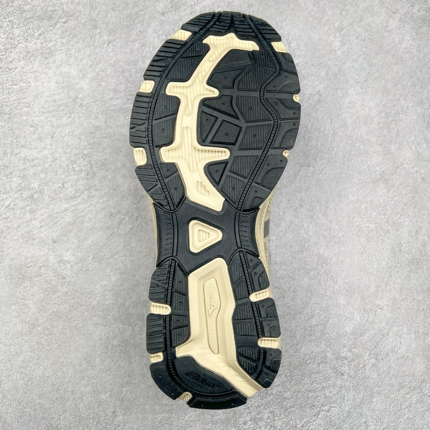 图片[9]-Mizuno Speed 2K 美津浓复古厚底织物合成革防滑耐磨透气低帮休闲跑步鞋 美津浓（Mizuno）是日本美津浓株式会社于1906年创立的运动品牌，经过一个多世纪的不断努力现已成为世界著名的运动器具、服装和鞋类生产商。美津浓力求服务于各类运动项目，并竭力使运动生活更加愉快和振奋。产品种类齐全，覆盖几乎全部主要运动项目，达到30万多个品类。尺码：36 36.5 37.5 38 38.5 39 40 40.5 41 42 42.5 43 44 44.5 45-选品中心