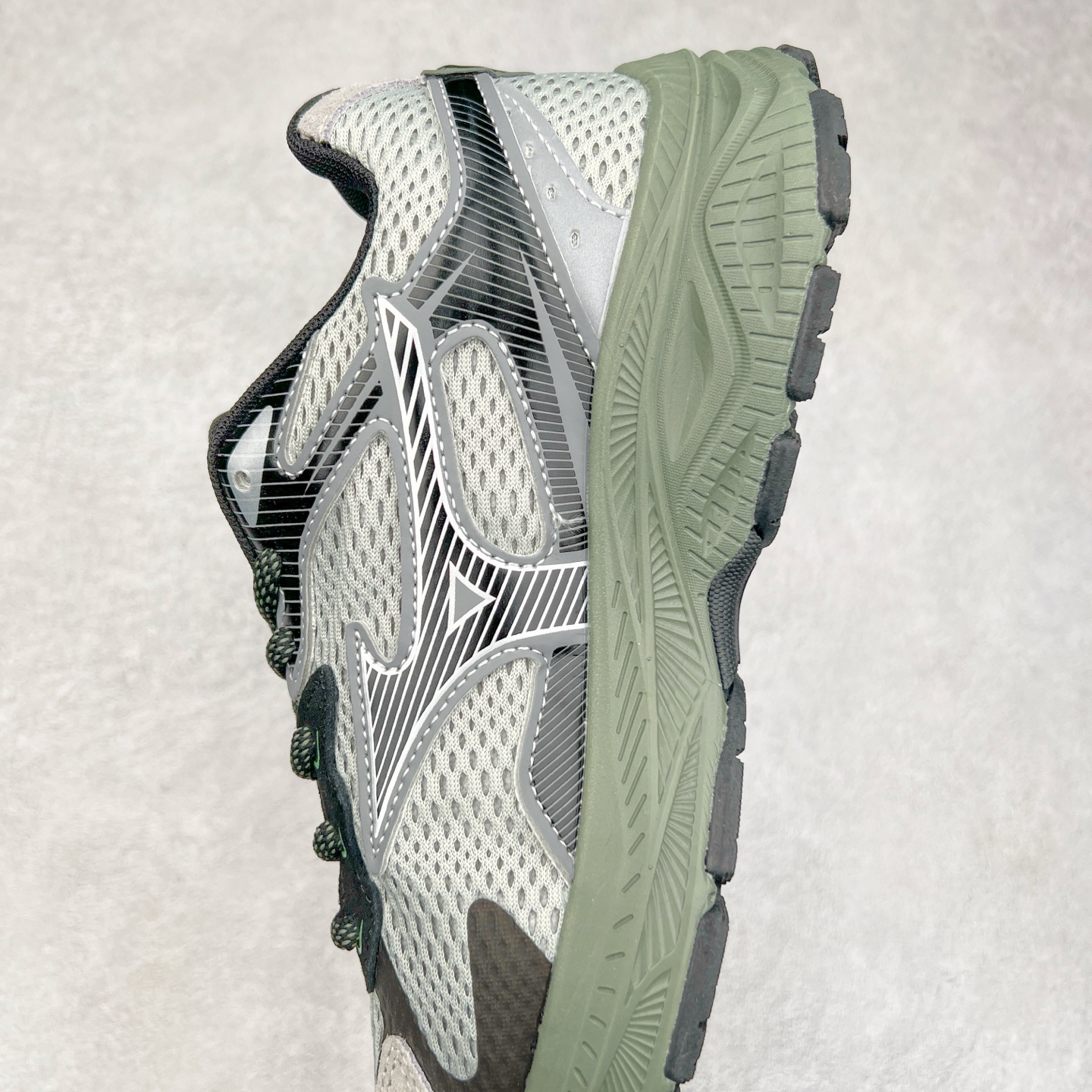 图片[7]-Mizuno Speed 2K 美津浓复古厚底织物合成革防滑耐磨透气低帮休闲跑步鞋 美津浓（Mizuno）是日本美津浓株式会社于1906年创立的运动品牌，经过一个多世纪的不断努力现已成为世界著名的运动器具、服装和鞋类生产商。美津浓力求服务于各类运动项目，并竭力使运动生活更加愉快和振奋。产品种类齐全，覆盖几乎全部主要运动项目，达到30万多个品类。尺码：36 36.5 37.5 38 38.5 39 40 40.5 41 42 42.5 43 44 44.5 45-选品中心