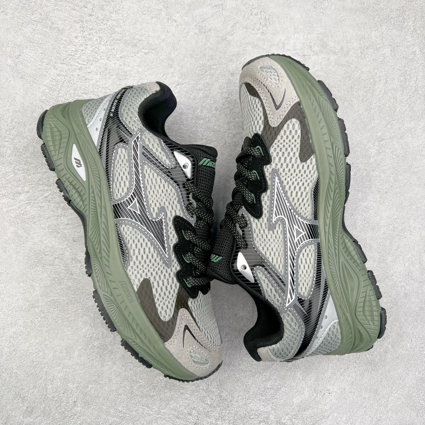 图片[3]-Mizuno Speed 2K 美津浓复古厚底织物合成革防滑耐磨透气低帮休闲跑步鞋 美津浓（Mizuno）是日本美津浓株式会社于1906年创立的运动品牌，经过一个多世纪的不断努力现已成为世界著名的运动器具、服装和鞋类生产商。美津浓力求服务于各类运动项目，并竭力使运动生活更加愉快和振奋。产品种类齐全，覆盖几乎全部主要运动项目，达到30万多个品类。尺码：36 36.5 37.5 38 38.5 39 40 40.5 41 42 42.5 43 44 44.5 45-选品中心