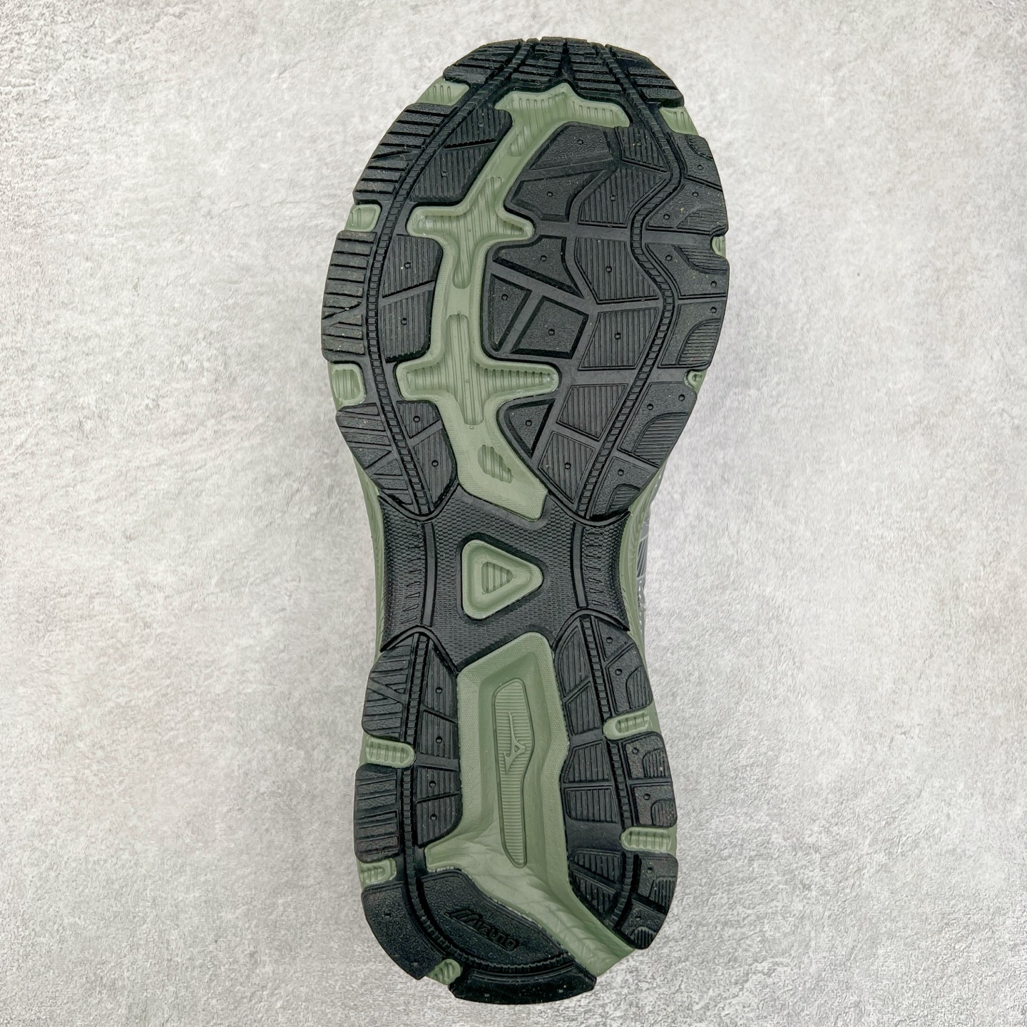 图片[9]-Mizuno Speed 2K 美津浓复古厚底织物合成革防滑耐磨透气低帮休闲跑步鞋 美津浓（Mizuno）是日本美津浓株式会社于1906年创立的运动品牌，经过一个多世纪的不断努力现已成为世界著名的运动器具、服装和鞋类生产商。美津浓力求服务于各类运动项目，并竭力使运动生活更加愉快和振奋。产品种类齐全，覆盖几乎全部主要运动项目，达到30万多个品类。尺码：36 36.5 37.5 38 38.5 39 40 40.5 41 42 42.5 43 44 44.5 45-选品中心