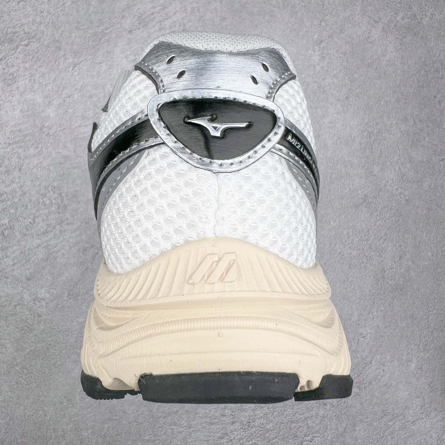 图片[8]-Mizuno Speed 2K 美津浓复古厚底织物合成革防滑耐磨透气低帮休闲跑步鞋 美津浓（Mizuno）是日本美津浓株式会社于1906年创立的运动品牌，经过一个多世纪的不断努力现已成为世界著名的运动器具、服装和鞋类生产商。美津浓力求服务于各类运动项目，并竭力使运动生活更加愉快和振奋。产品种类齐全，覆盖几乎全部主要运动项目，达到30万多个品类。尺码：36 36.5 37.5 38 38.5 39 40 40.5 41 42 42.5 43 44 44.5 45-选品中心