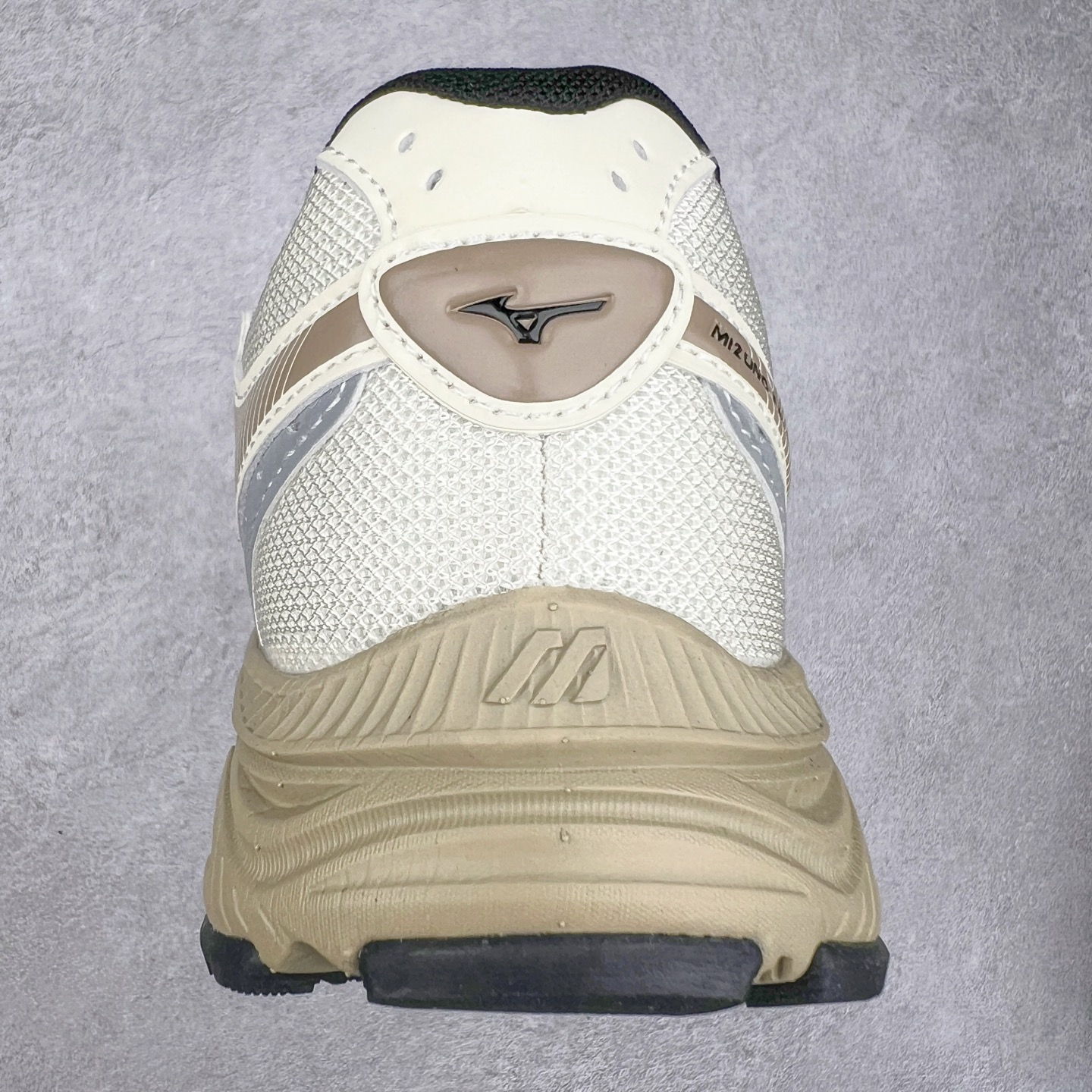 图片[8]-Mizuno Speed 2K 美津浓复古厚底织物合成革防滑耐磨透气低帮休闲跑步鞋 美津浓（Mizuno）是日本美津浓株式会社于1906年创立的运动品牌，经过一个多世纪的不断努力现已成为世界著名的运动器具、服装和鞋类生产商。美津浓力求服务于各类运动项目，并竭力使运动生活更加愉快和振奋。产品种类齐全，覆盖几乎全部主要运动项目，达到30万多个品类。尺码：36 36.5 37.5 38 38.5 39 40 40.5 41 42 42.5 43 44 44.5 45-选品中心