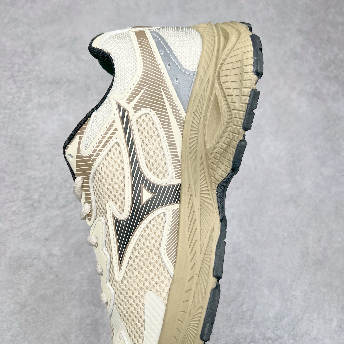 图片[7]-Mizuno Speed 2K 美津浓复古厚底织物合成革防滑耐磨透气低帮休闲跑步鞋 美津浓（Mizuno）是日本美津浓株式会社于1906年创立的运动品牌，经过一个多世纪的不断努力现已成为世界著名的运动器具、服装和鞋类生产商。美津浓力求服务于各类运动项目，并竭力使运动生活更加愉快和振奋。产品种类齐全，覆盖几乎全部主要运动项目，达到30万多个品类。尺码：36 36.5 37.5 38 38.5 39 40 40.5 41 42 42.5 43 44 44.5 45-选品中心