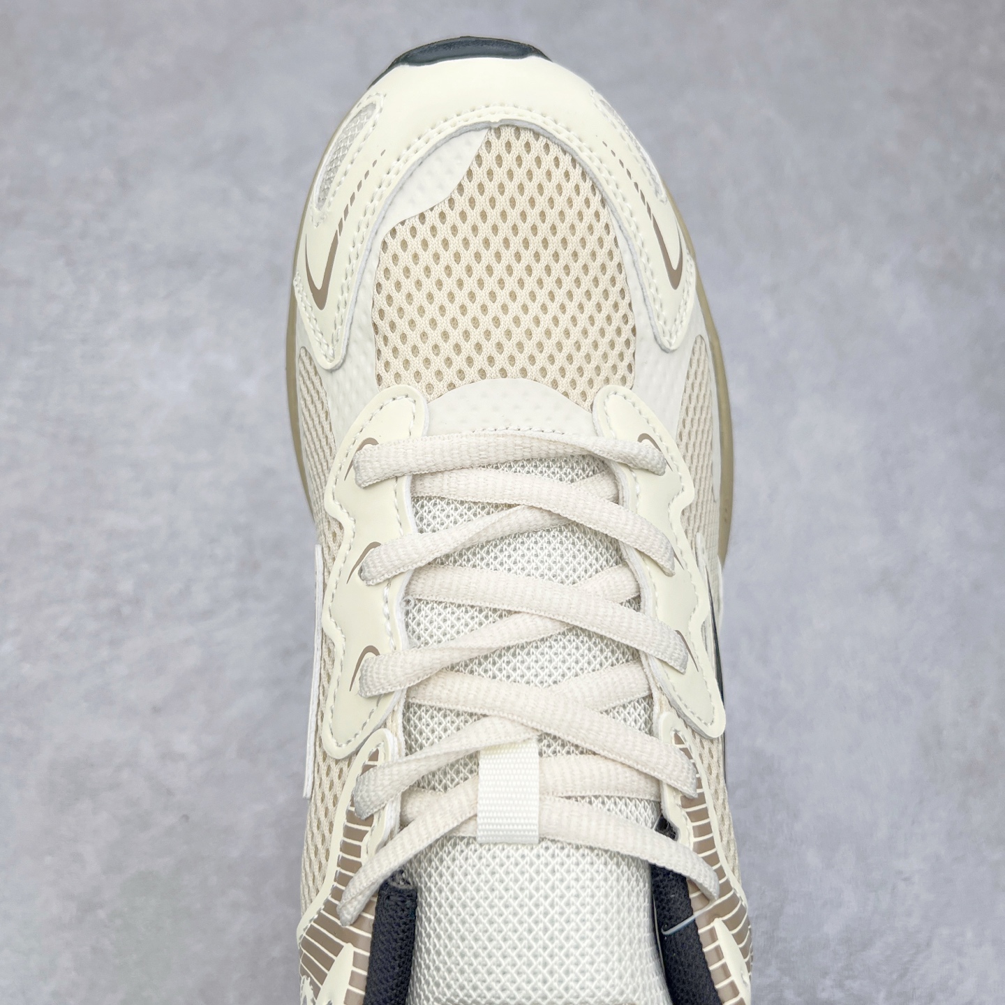 图片[4]-Mizuno Speed 2K 美津浓复古厚底织物合成革防滑耐磨透气低帮休闲跑步鞋 美津浓（Mizuno）是日本美津浓株式会社于1906年创立的运动品牌，经过一个多世纪的不断努力现已成为世界著名的运动器具、服装和鞋类生产商。美津浓力求服务于各类运动项目，并竭力使运动生活更加愉快和振奋。产品种类齐全，覆盖几乎全部主要运动项目，达到30万多个品类。尺码：36 36.5 37.5 38 38.5 39 40 40.5 41 42 42.5 43 44 44.5 45-选品中心