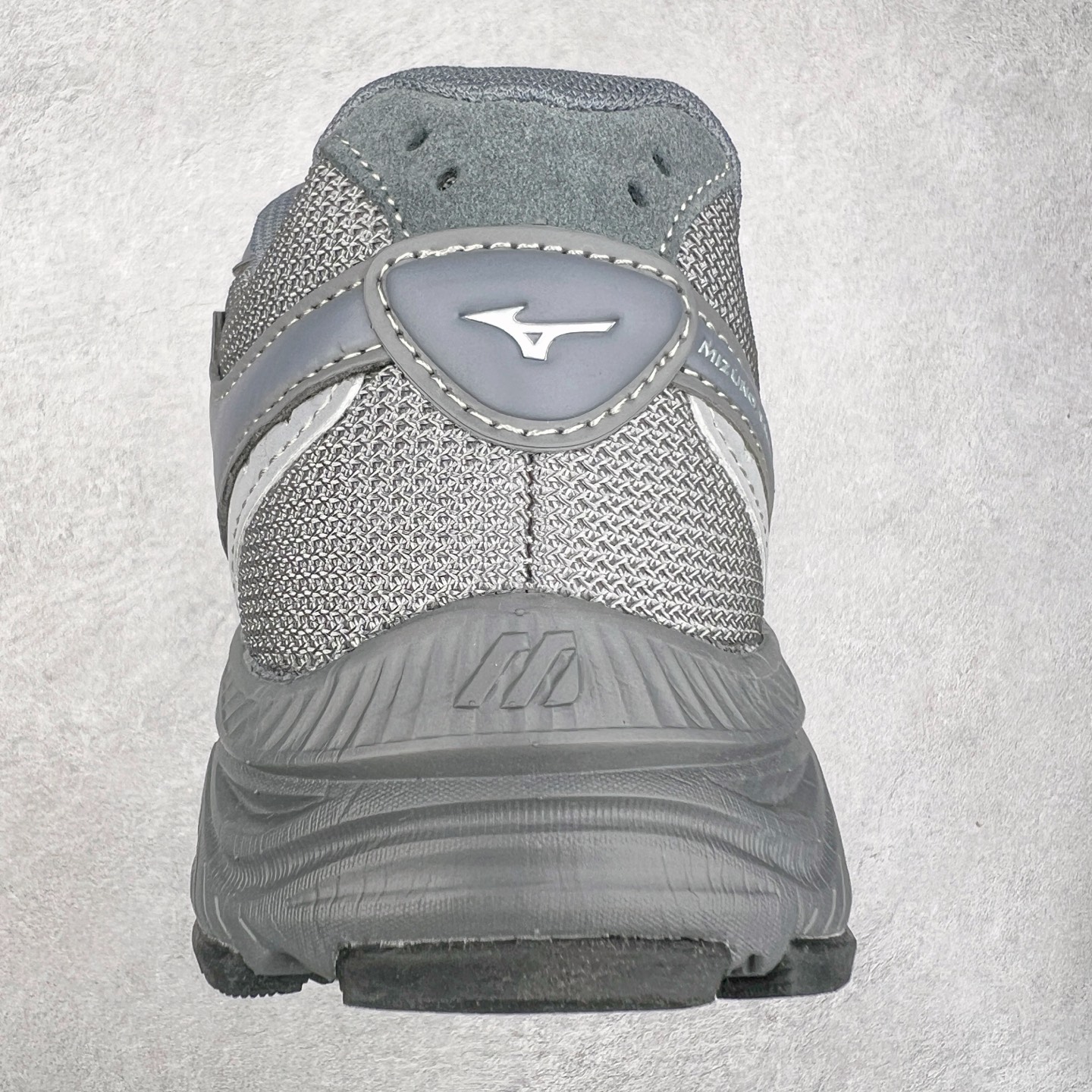 图片[8]-Mizuno Speed 2K 美津浓复古厚底织物合成革防滑耐磨透气低帮休闲跑步鞋 美津浓（Mizuno）是日本美津浓株式会社于1906年创立的运动品牌，经过一个多世纪的不断努力现已成为世界著名的运动器具、服装和鞋类生产商。美津浓力求服务于各类运动项目，并竭力使运动生活更加愉快和振奋。产品种类齐全，覆盖几乎全部主要运动项目，达到30万多个品类。尺码：36 36.5 37.5 38 38.5 39 40 40.5 41 42 42.5 43 44 44.5 45-选品中心