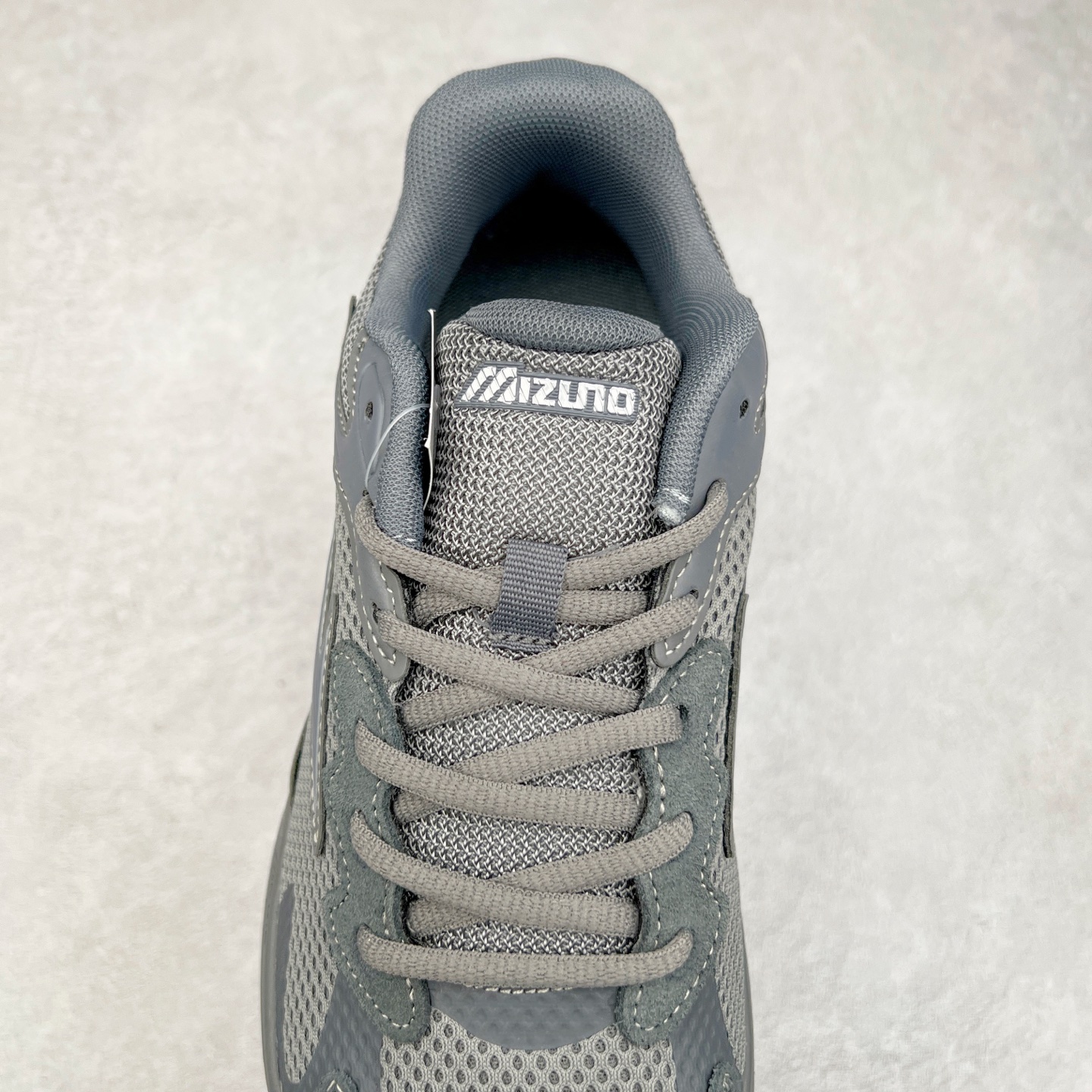 图片[5]-Mizuno Speed 2K 美津浓复古厚底织物合成革防滑耐磨透气低帮休闲跑步鞋 美津浓（Mizuno）是日本美津浓株式会社于1906年创立的运动品牌，经过一个多世纪的不断努力现已成为世界著名的运动器具、服装和鞋类生产商。美津浓力求服务于各类运动项目，并竭力使运动生活更加愉快和振奋。产品种类齐全，覆盖几乎全部主要运动项目，达到30万多个品类。尺码：36 36.5 37.5 38 38.5 39 40 40.5 41 42 42.5 43 44 44.5 45-选品中心