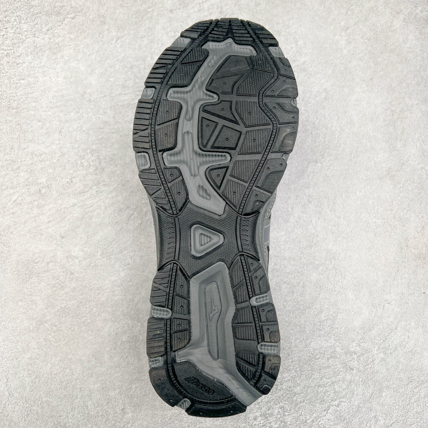 图片[9]-Mizuno Speed 2K 美津浓复古厚底织物合成革防滑耐磨透气低帮休闲跑步鞋 美津浓（Mizuno）是日本美津浓株式会社于1906年创立的运动品牌，经过一个多世纪的不断努力现已成为世界著名的运动器具、服装和鞋类生产商。美津浓力求服务于各类运动项目，并竭力使运动生活更加愉快和振奋。产品种类齐全，覆盖几乎全部主要运动项目，达到30万多个品类。尺码：36 36.5 37.5 38 38.5 39 40 40.5 41 42 42.5 43 44 44.5 45-选品中心