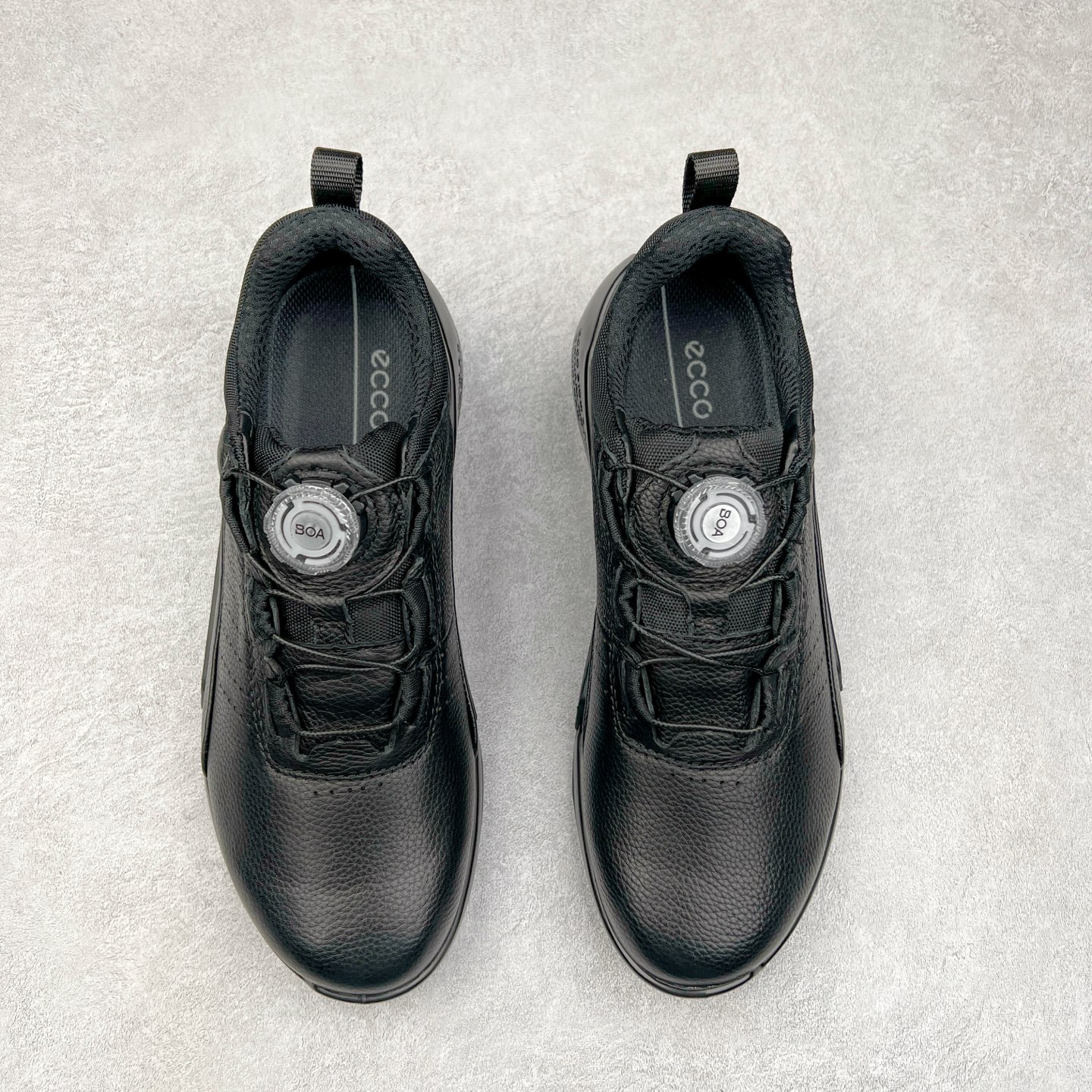 图片[2]-Ecco爱步男鞋新款运动鞋 跑鞋厚底增高老爹鞋 驱动系列全新款式 拼色拼接鞋面 时尚有型 牛皮与纺织品拼接 脚感舒适 出街有型 贴心套脚系带设计 舒适包裹双足 柔软细腻，亲肤透气 以摩托车粗犷胎纹为灵感 PU大底提供牵引性和支撑性 耐磨防滑提升稳定性 轻盈鞋底 舒适耐穿 户外出行 肆意洒脱 尺码：38 39 40 41 42 43 44（皮鞋码）-选品中心