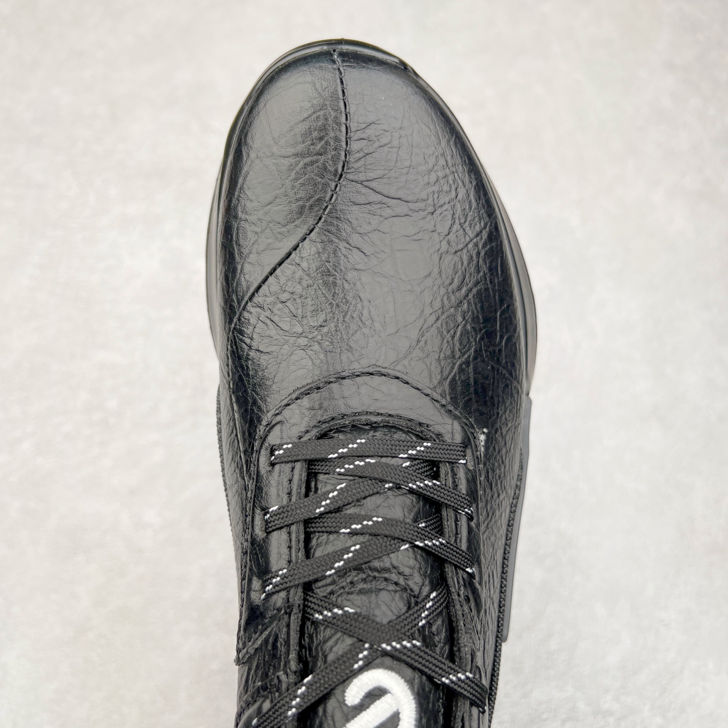 图片[4]-Ecco爱步男鞋新款运动鞋 跑鞋厚底增高老爹鞋 驱动系列全新款式 拼色拼接鞋面 时尚有型 牛皮与纺织品拼接 脚感舒适 出街有型 贴心套脚系带设计 舒适包裹双足 柔软细腻，亲肤透气 以摩托车粗犷胎纹为灵感 PU大底提供牵引性和支撑性 耐磨防滑提升稳定性 轻盈鞋底 舒适耐穿 户外出行 肆意洒脱 尺码：38 39 40 41 42 43 44（皮鞋码）-选品中心