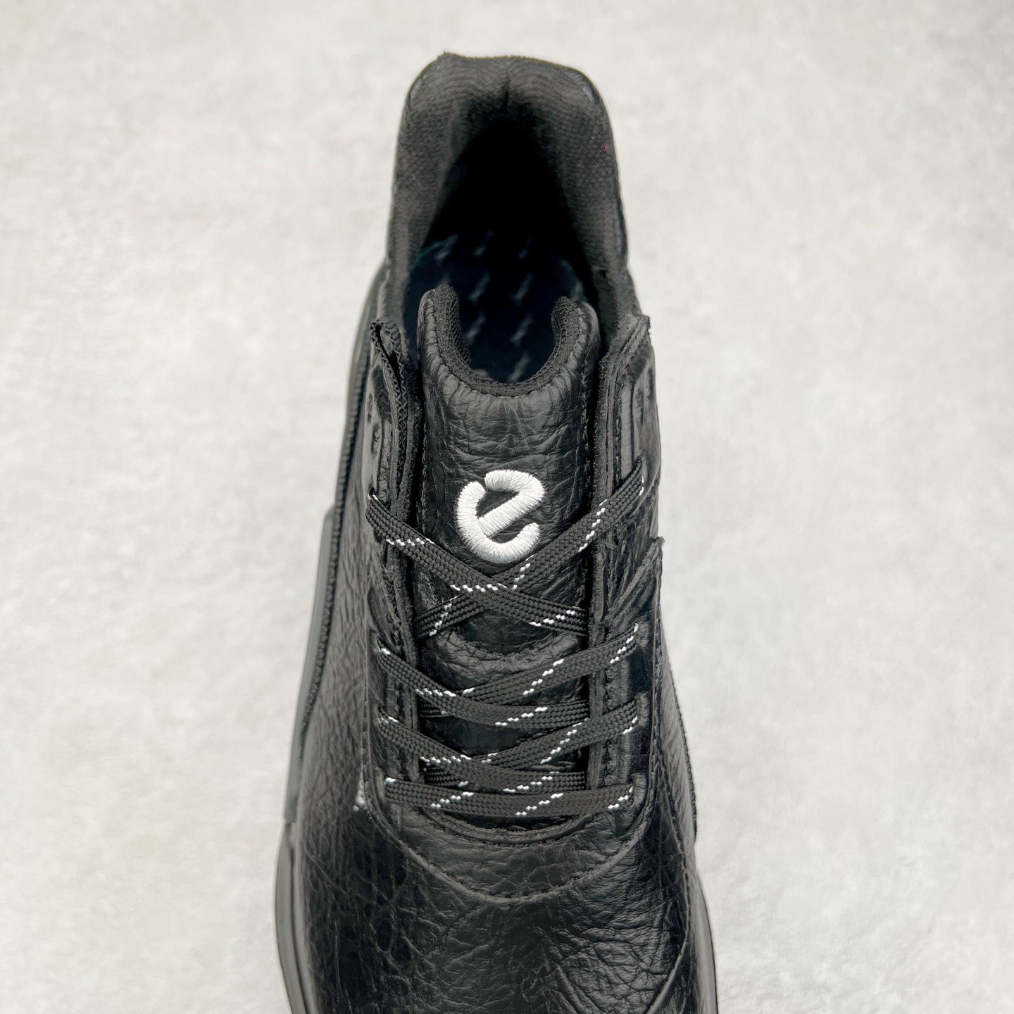 图片[5]-Ecco爱步男鞋新款运动鞋 跑鞋厚底增高老爹鞋 驱动系列全新款式 拼色拼接鞋面 时尚有型 牛皮与纺织品拼接 脚感舒适 出街有型 贴心套脚系带设计 舒适包裹双足 柔软细腻，亲肤透气 以摩托车粗犷胎纹为灵感 PU大底提供牵引性和支撑性 耐磨防滑提升稳定性 轻盈鞋底 舒适耐穿 户外出行 肆意洒脱 尺码：38 39 40 41 42 43 44（皮鞋码）-选品中心