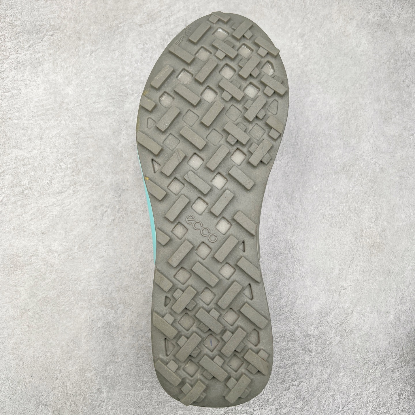 图片[9]-Ecco爱步男鞋新款运动鞋 跑鞋厚底增高老爹鞋 驱动系列全新款式 拼色拼接鞋面 时尚有型 牛皮与纺织品拼接 脚感舒适 出街有型 贴心套脚系带设计 舒适包裹双足 柔软细腻，亲肤透气 以摩托车粗犷胎纹为灵感 PU大底提供牵引性和支撑性 耐磨防滑提升稳定性 轻盈鞋底 舒适耐穿 户外出行 肆意洒脱 尺码：38 39 40 41 42 43 44（皮鞋码）-选品中心